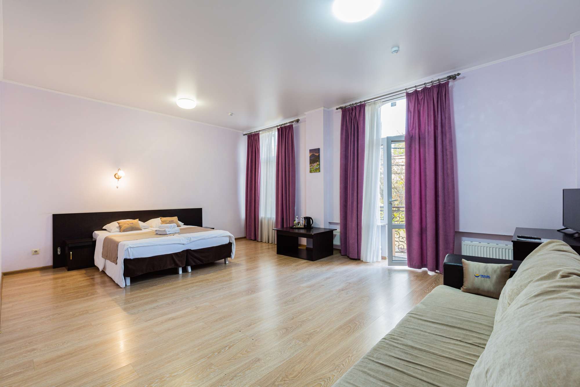 Полулюкс с балконом