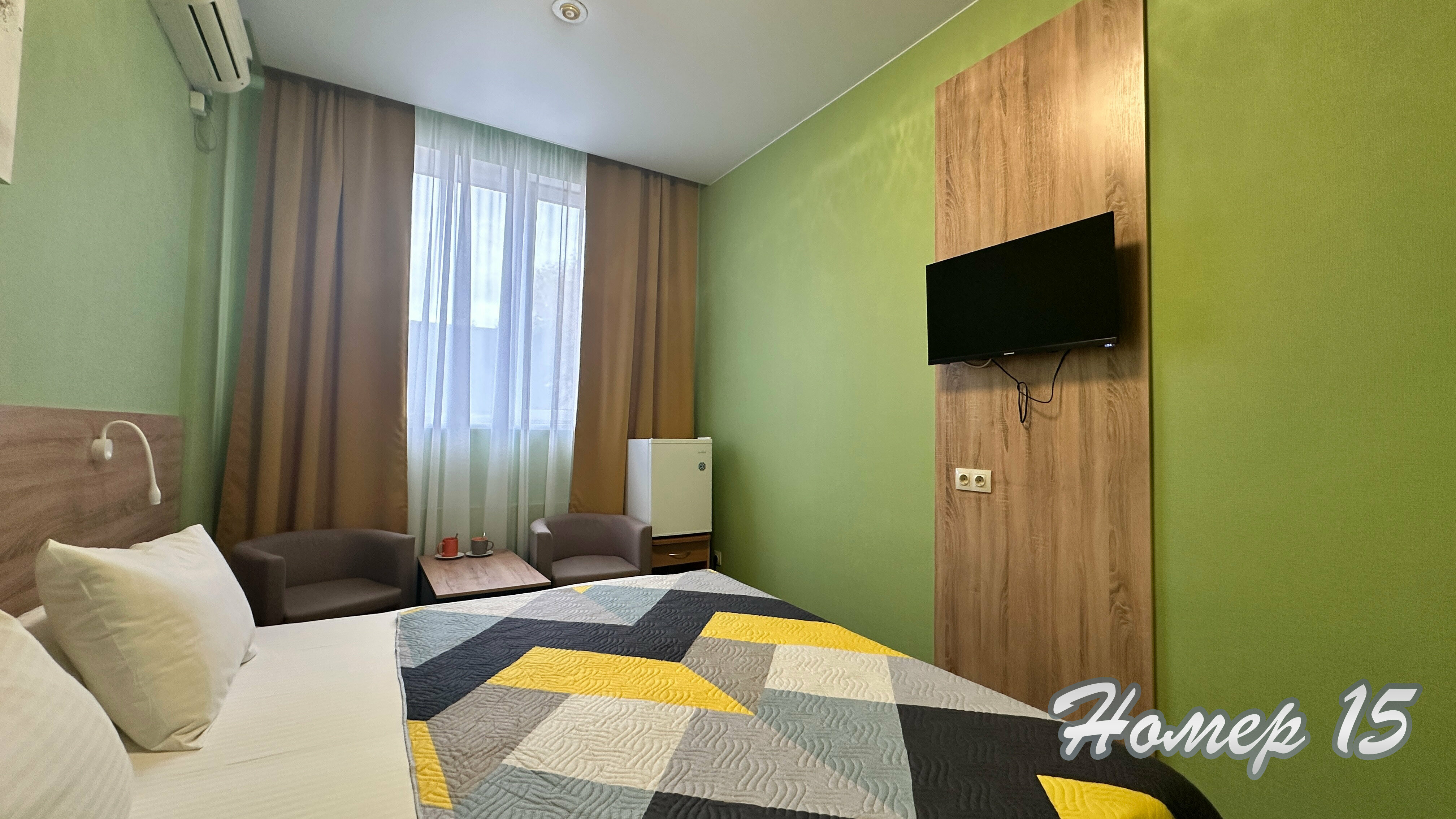 Улучшенный номер с кроватью размера «queen-size»