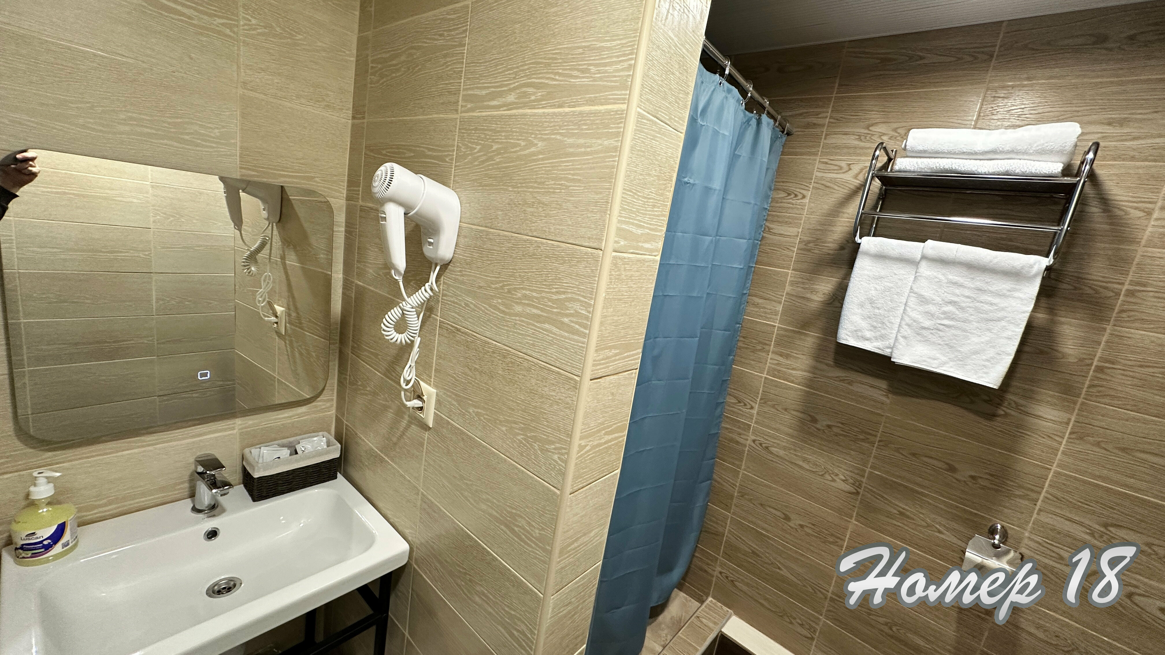 Улучшенный номер с кроватью размера «queen-size»