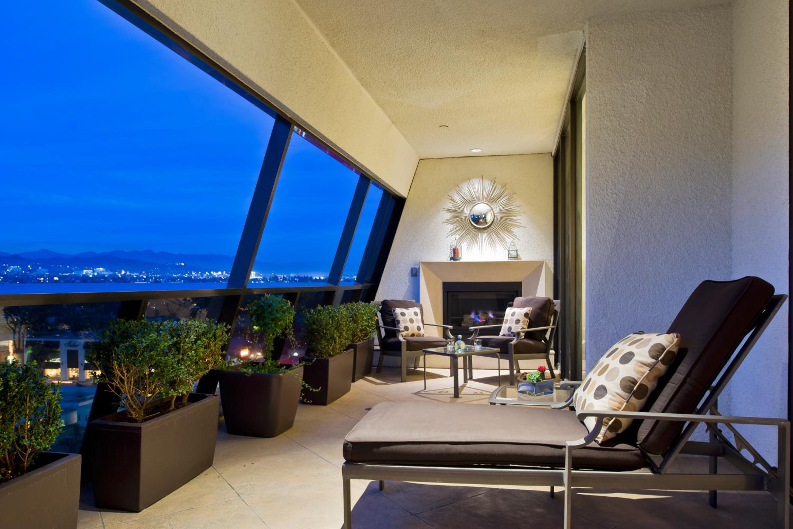 Presidential King Suite Hills View