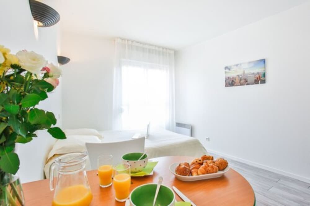 Economy Studio, 1 Queen Bed, Non Smoking, Kitchenette