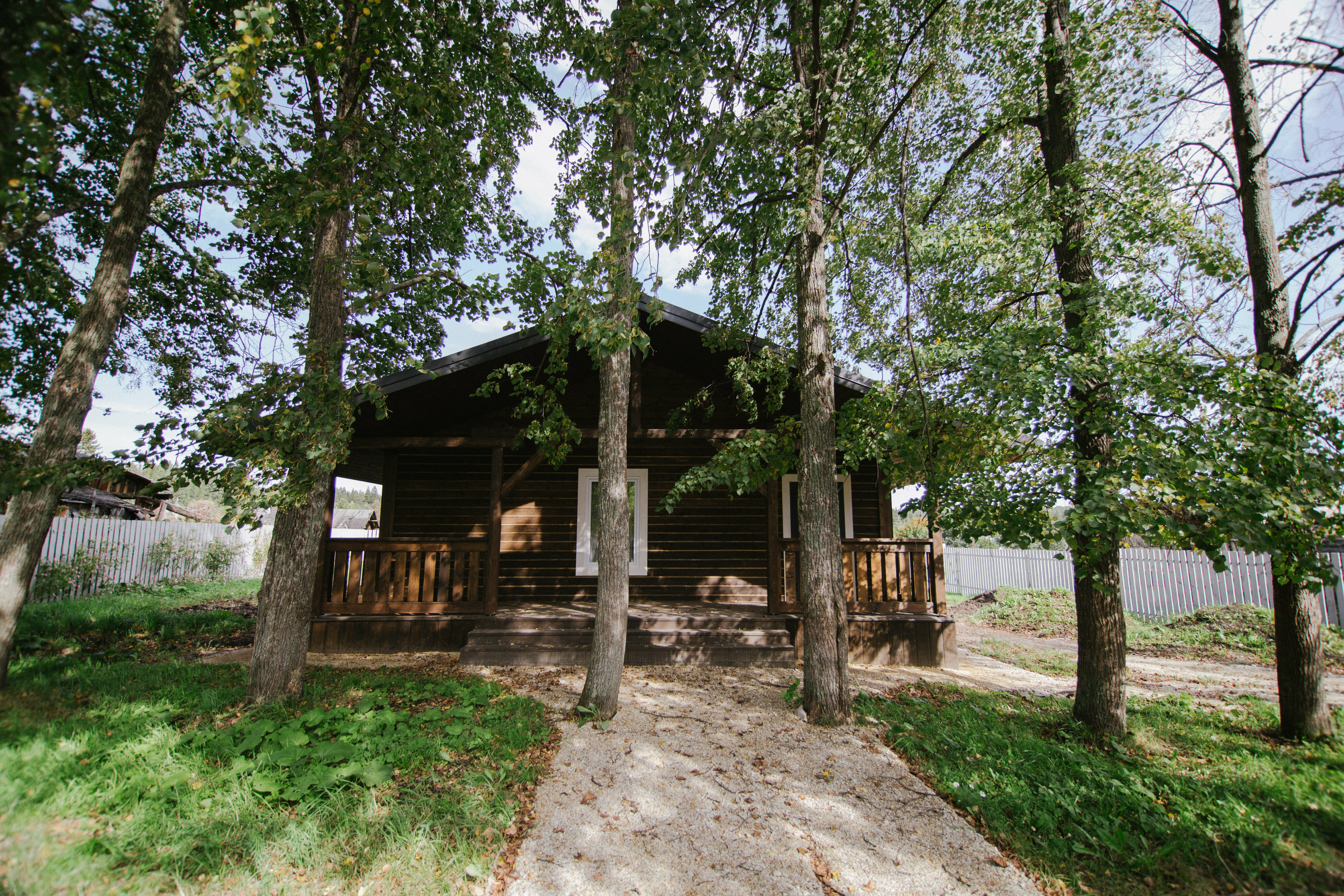 Коттедж "Дом под липами"