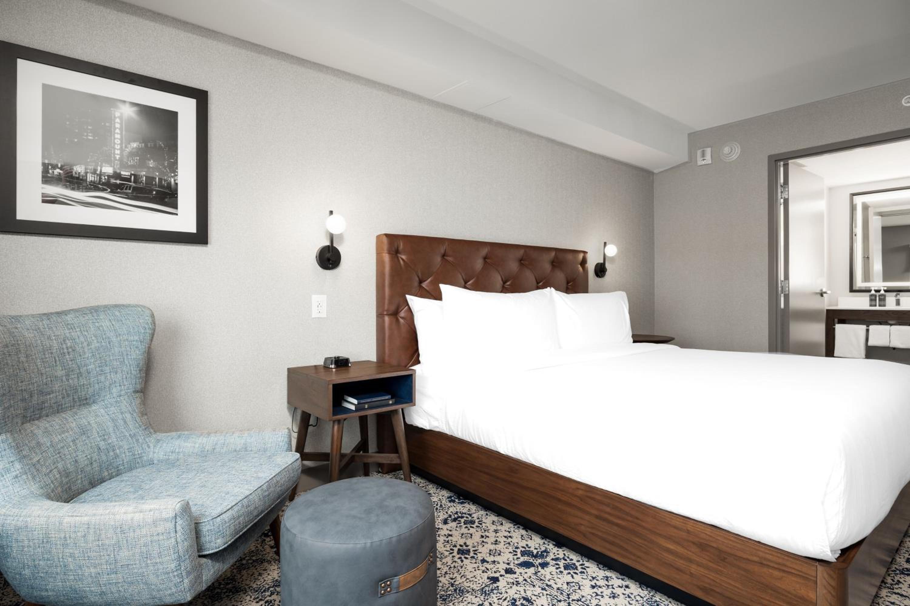 Premium 1 Bedroom Suite, 1 King, 1 Sofa bed