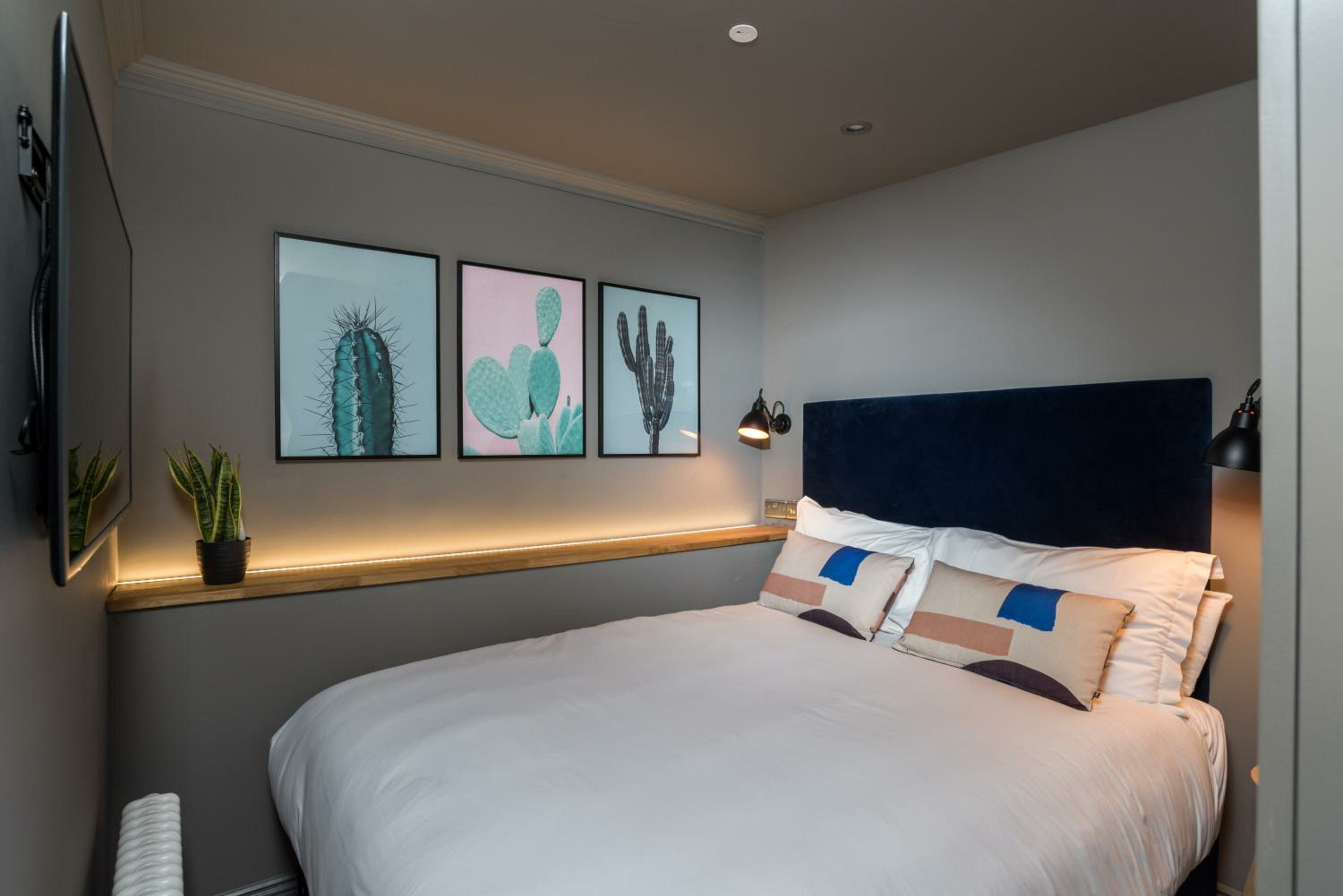 Deluxe Studio Apartment - Upper Floor