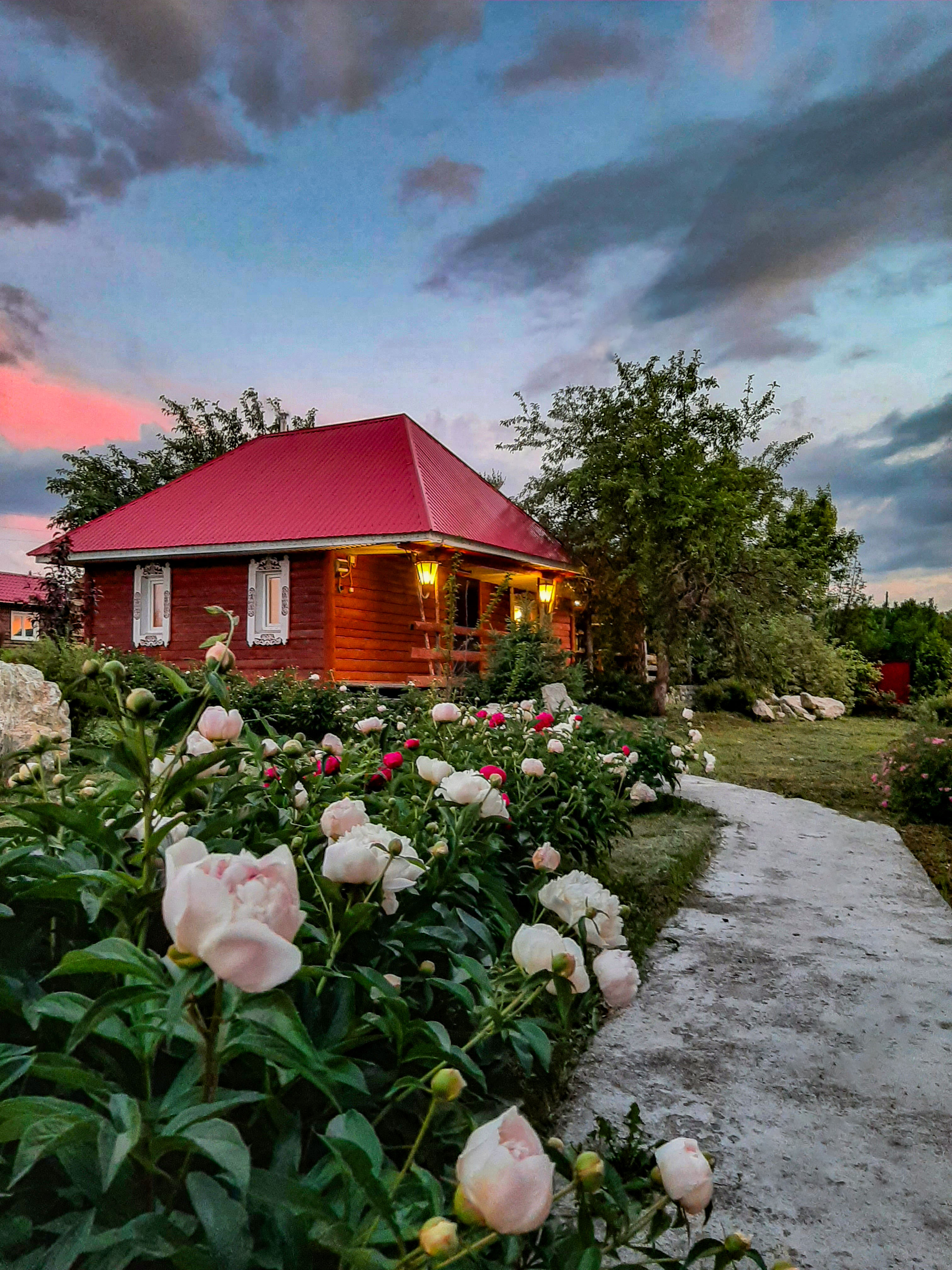 Коттедж с балконом