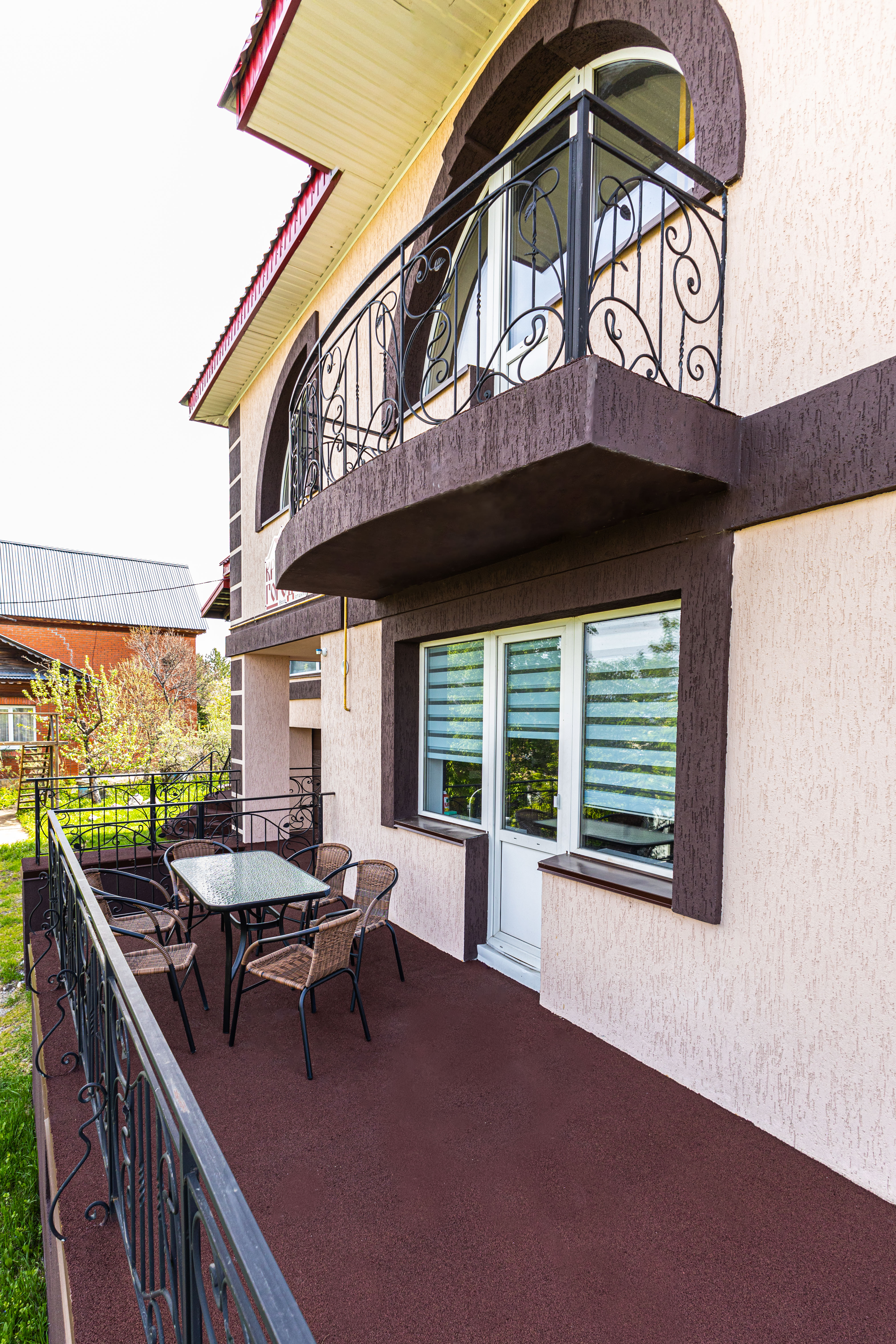 Коттедж с балконом