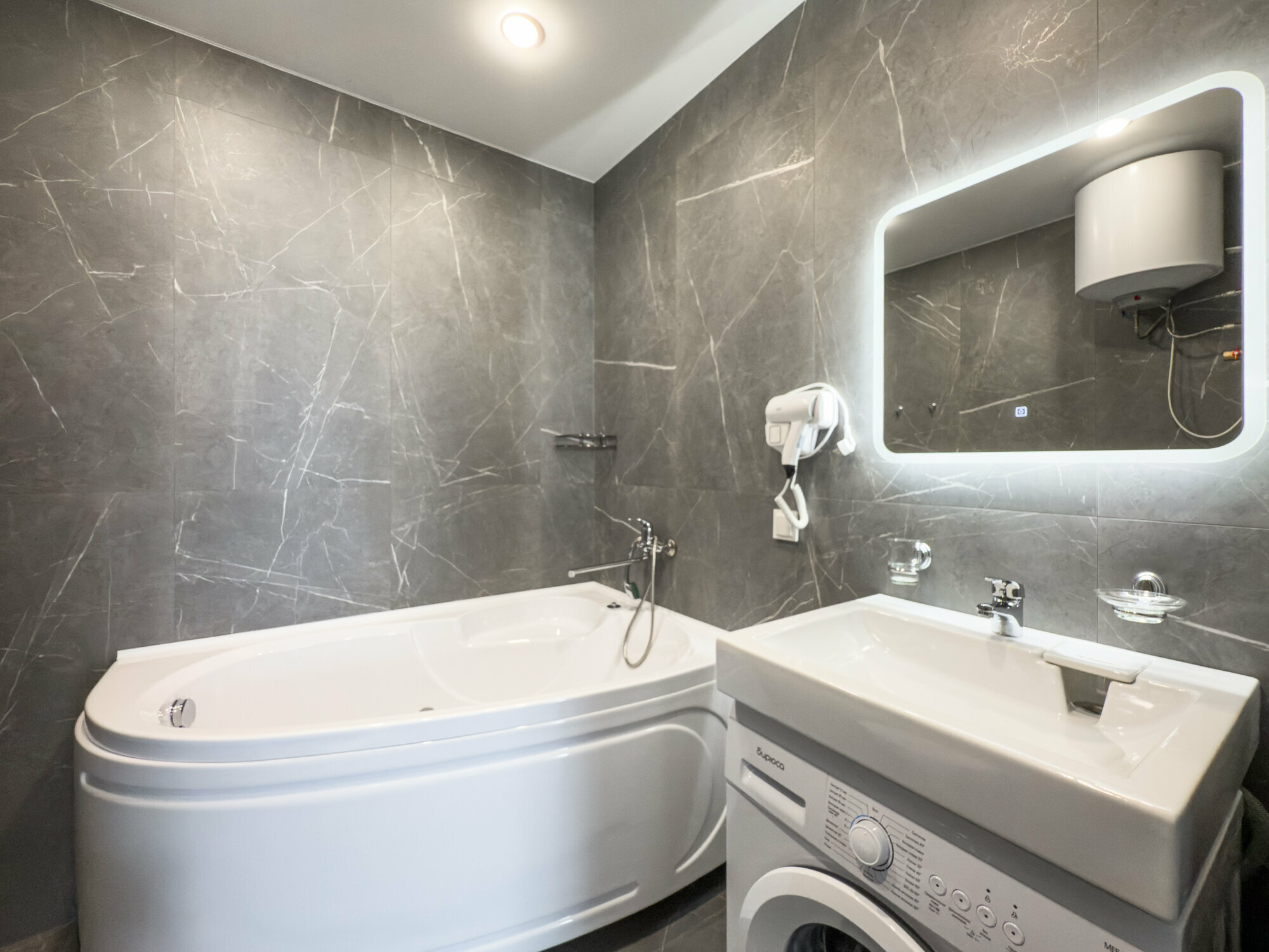 Полулюкс трёхместный с джакузи