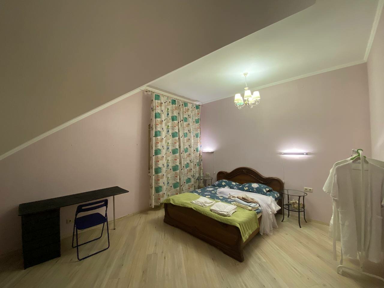 Трехместный номер с общей ванной комнатой