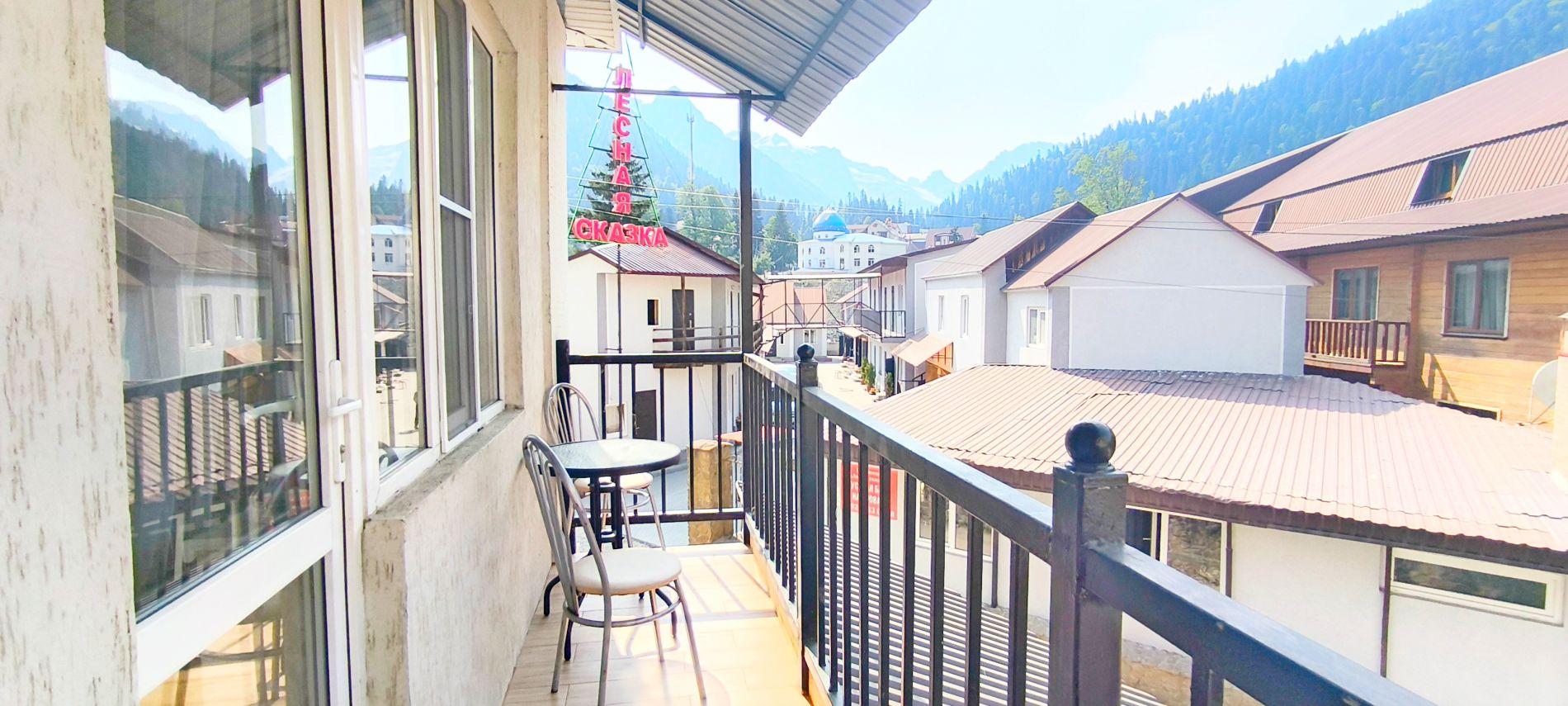 Трехместный номер с балконом