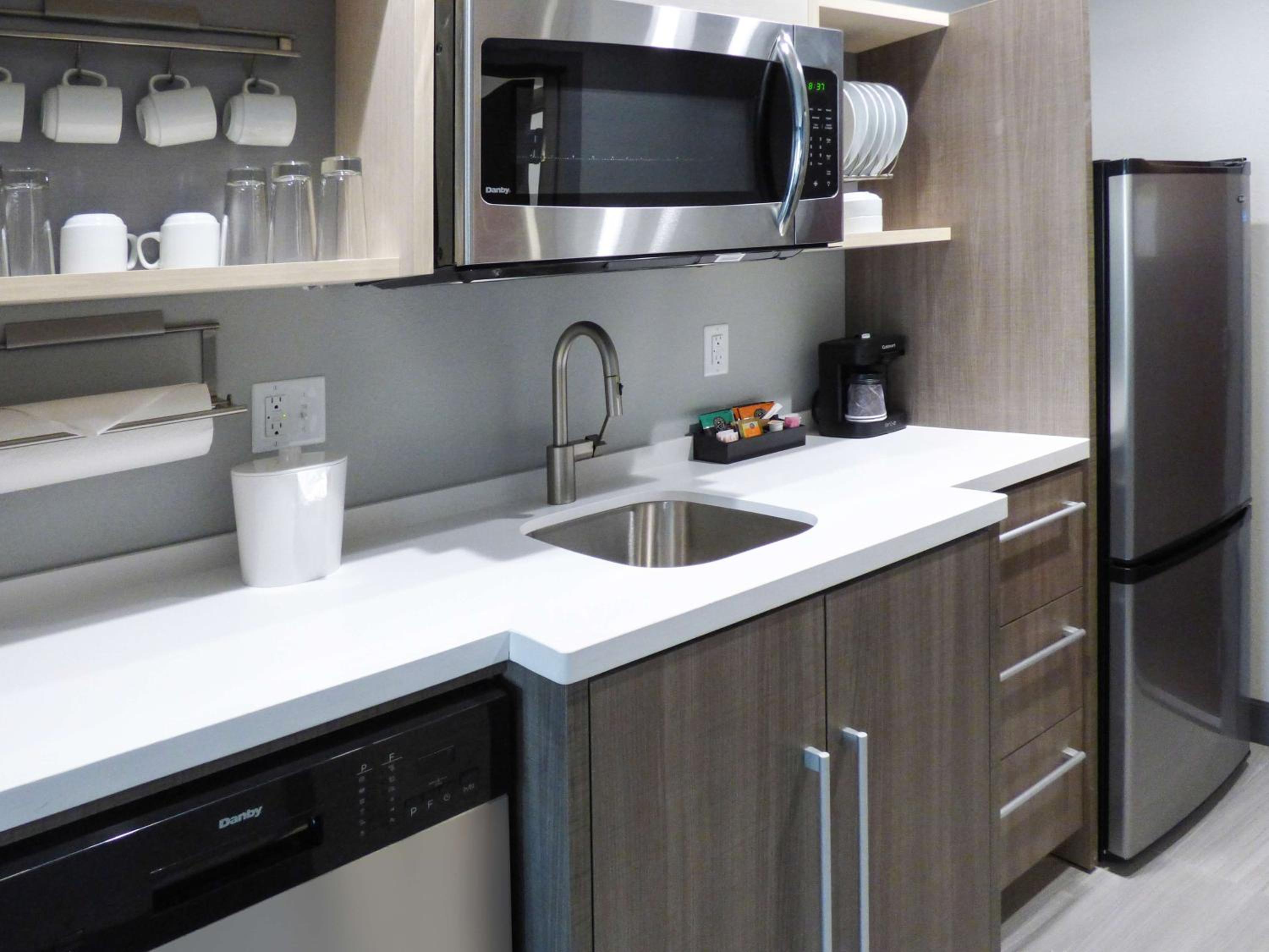 Queen Studio with Two Queen Beds - Non-Smoking