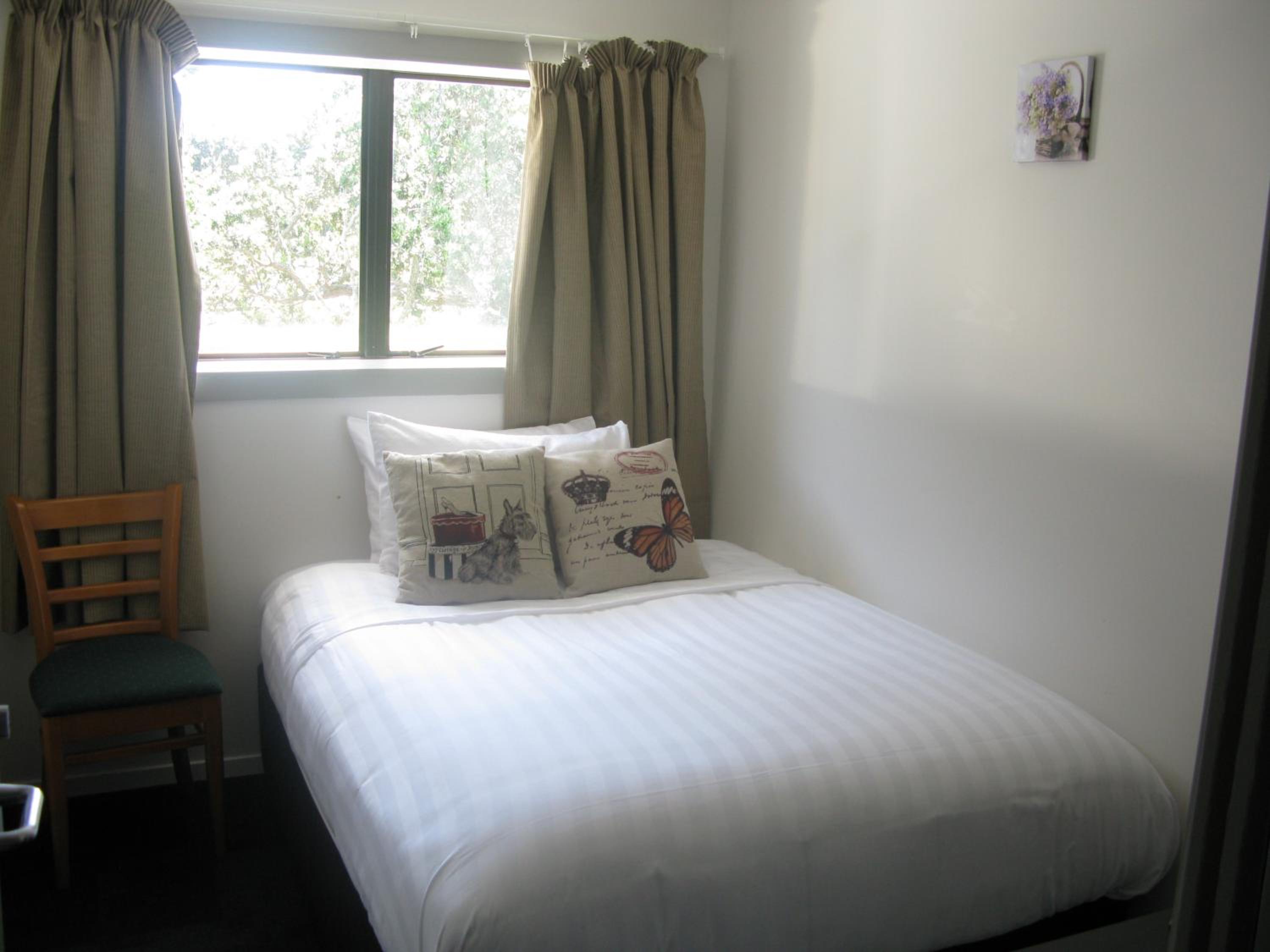 Budget Double Room with Shared Bathroom