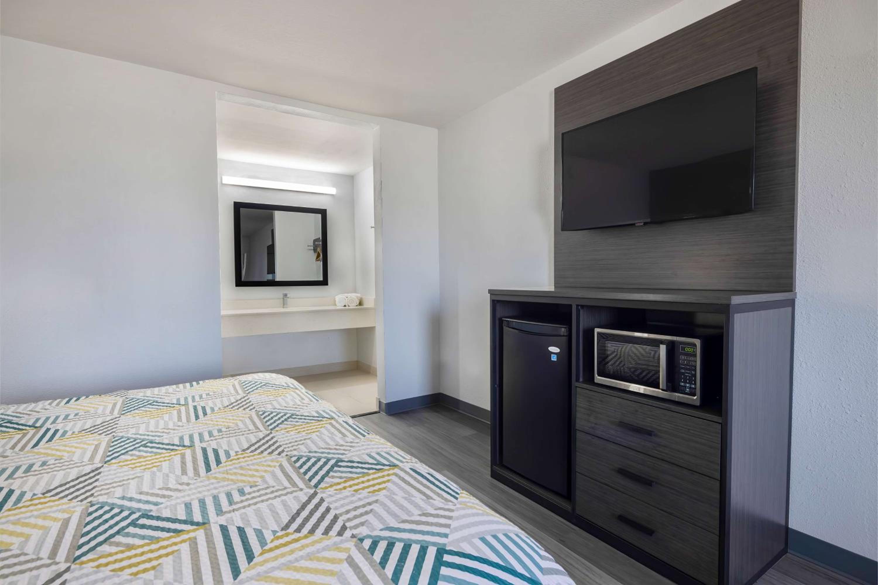 King Room - Non-Smoking