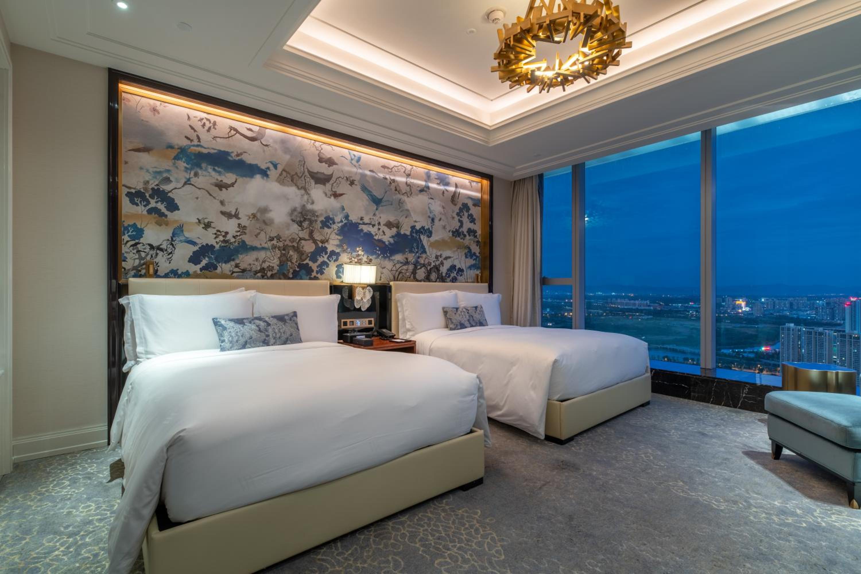 Queen Room with Twin Tower View