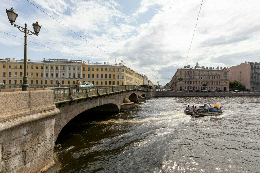 Улучшенный трехместный номер с видом во двор