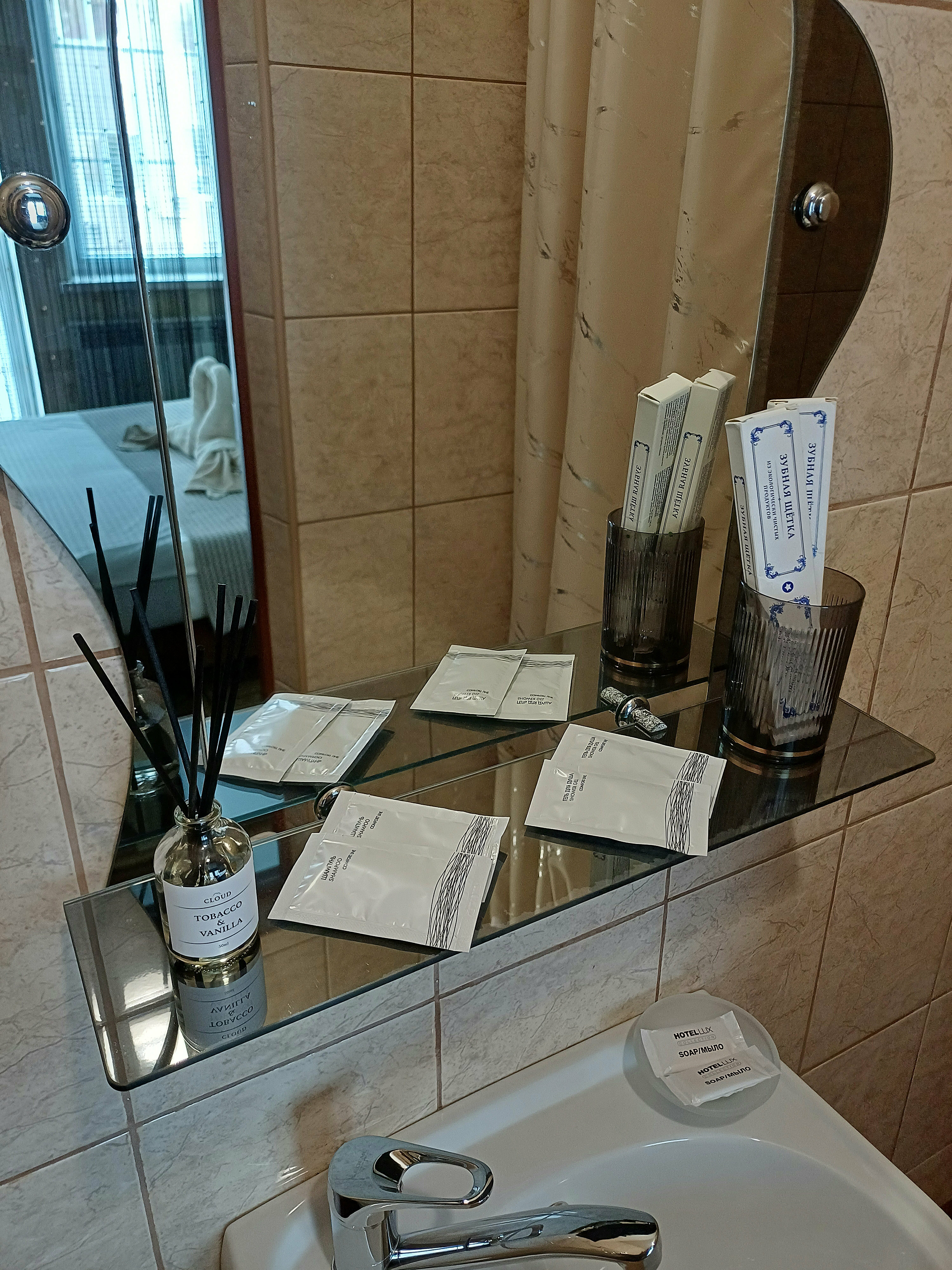 Улучшенный номер с балконом и диваном