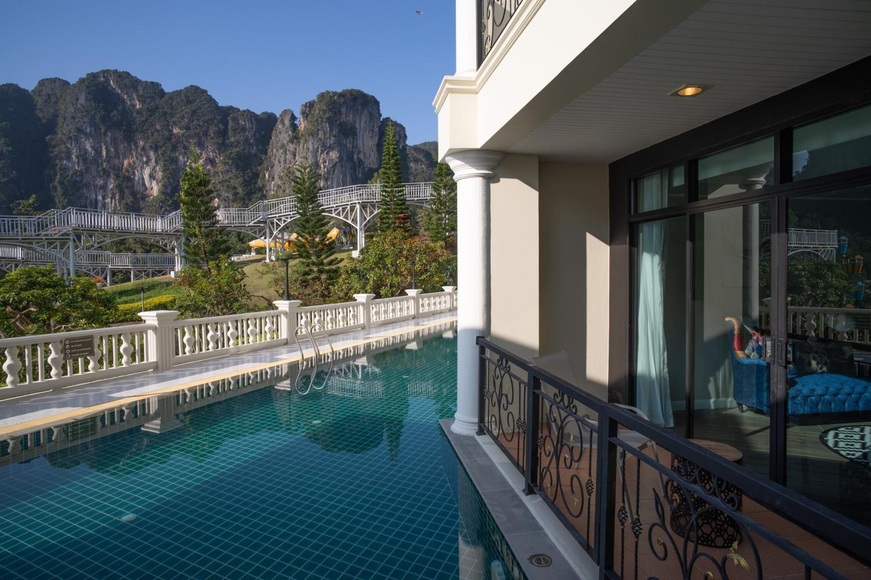 Deluxe Double Room with Pool Access