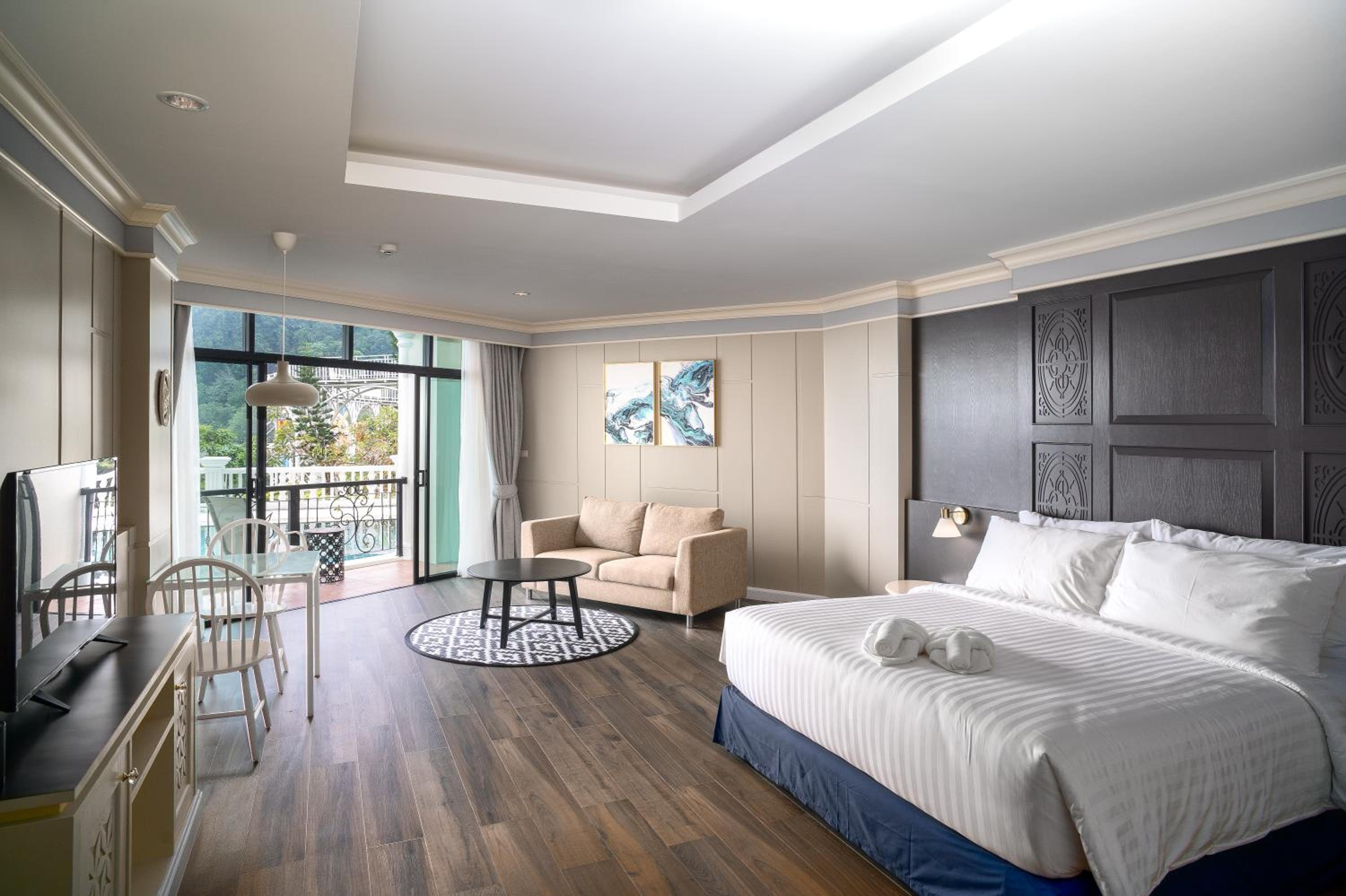 Deluxe Double Room with Pool Access