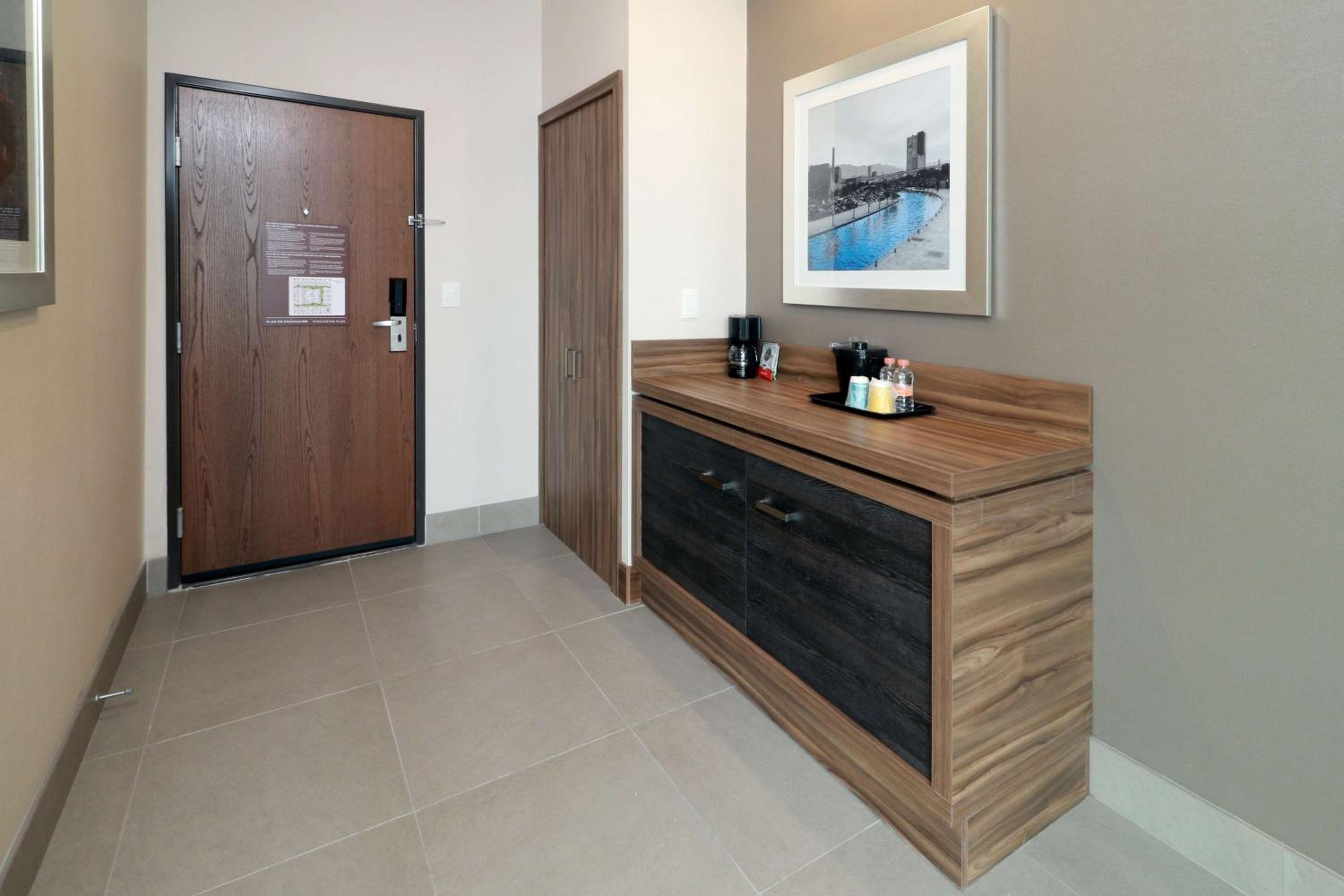 Deluxe King Room - Hearing Access