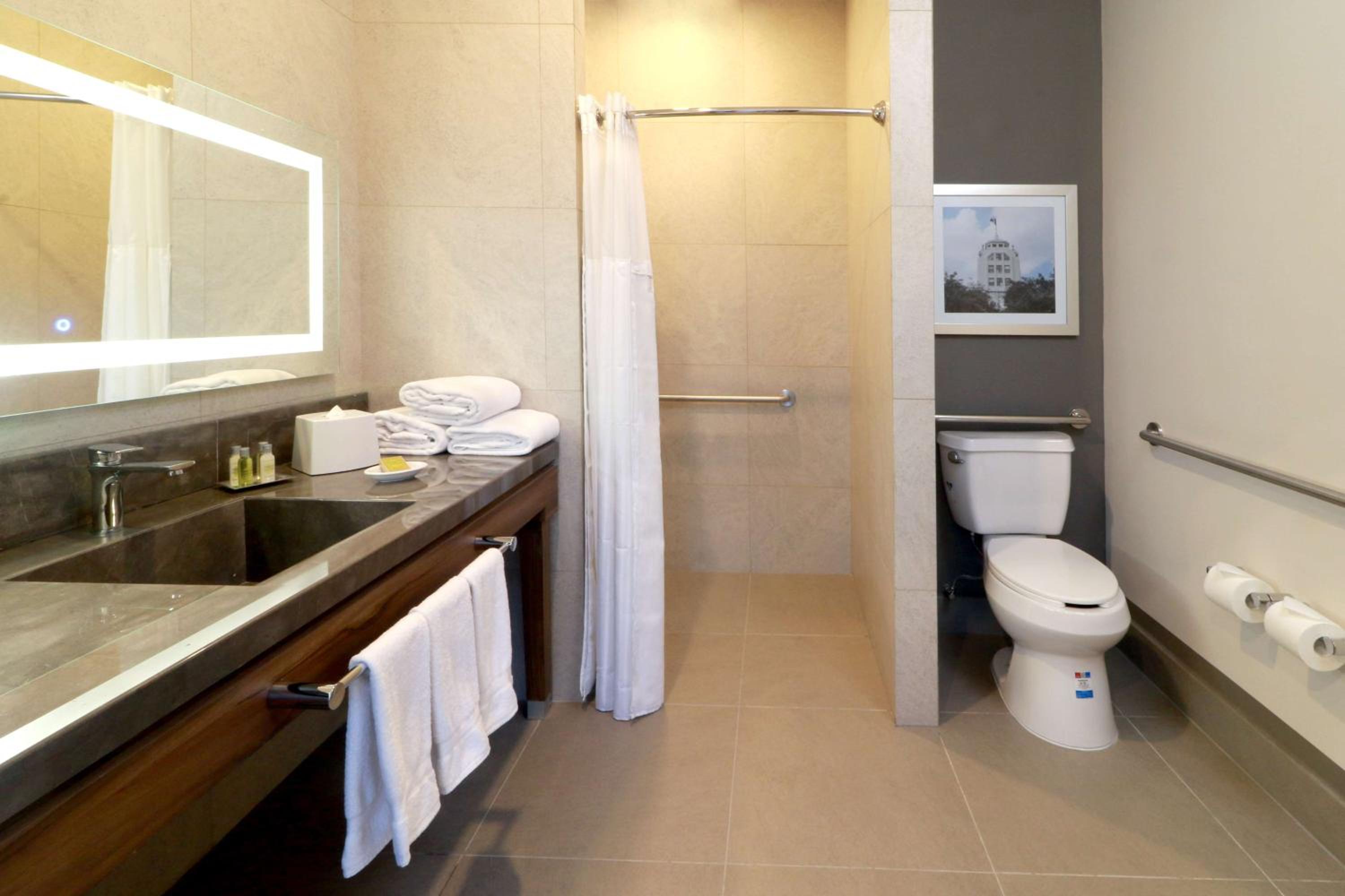 Deluxe King Room - Hearing Access
