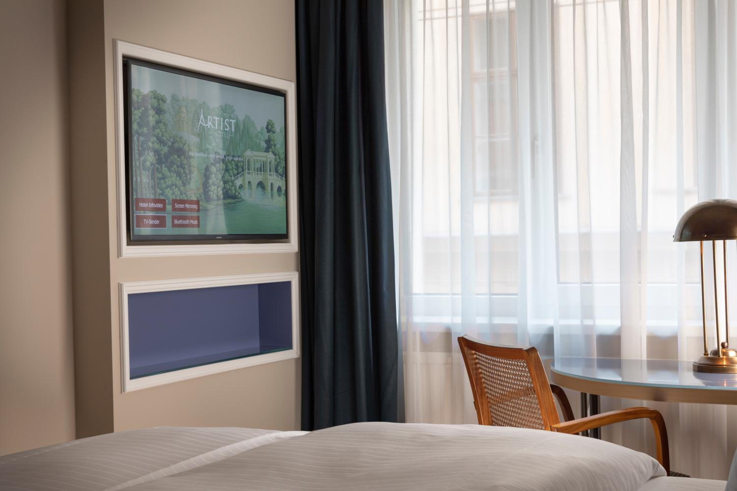 Cozy Queen Single Room