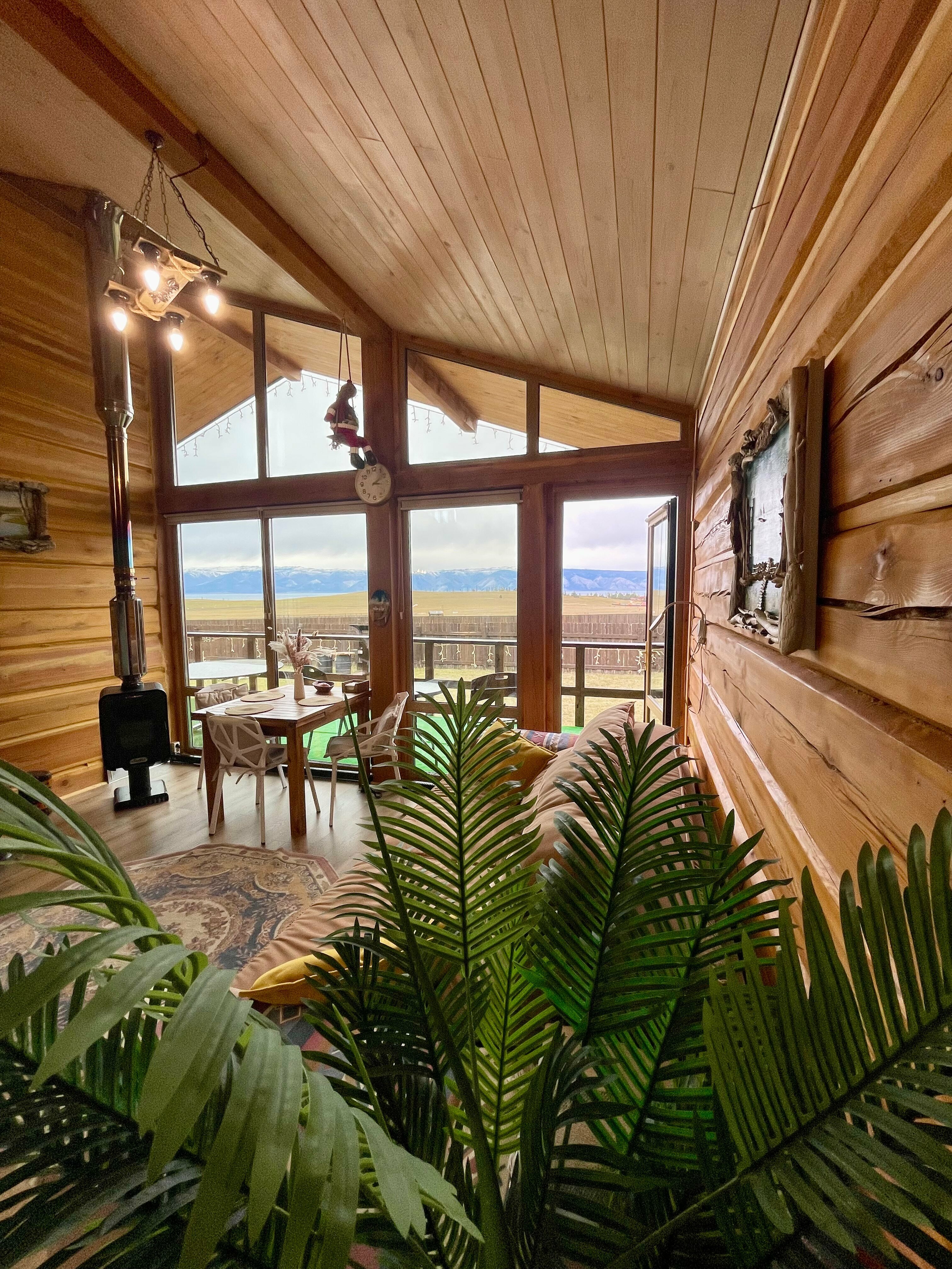 Четырехместный номер с видом на озеро