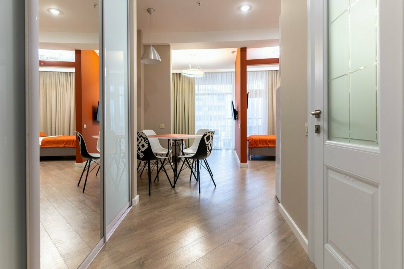 Шикарная студия с балконом! До пляжа и набережной 5 минут! Центр