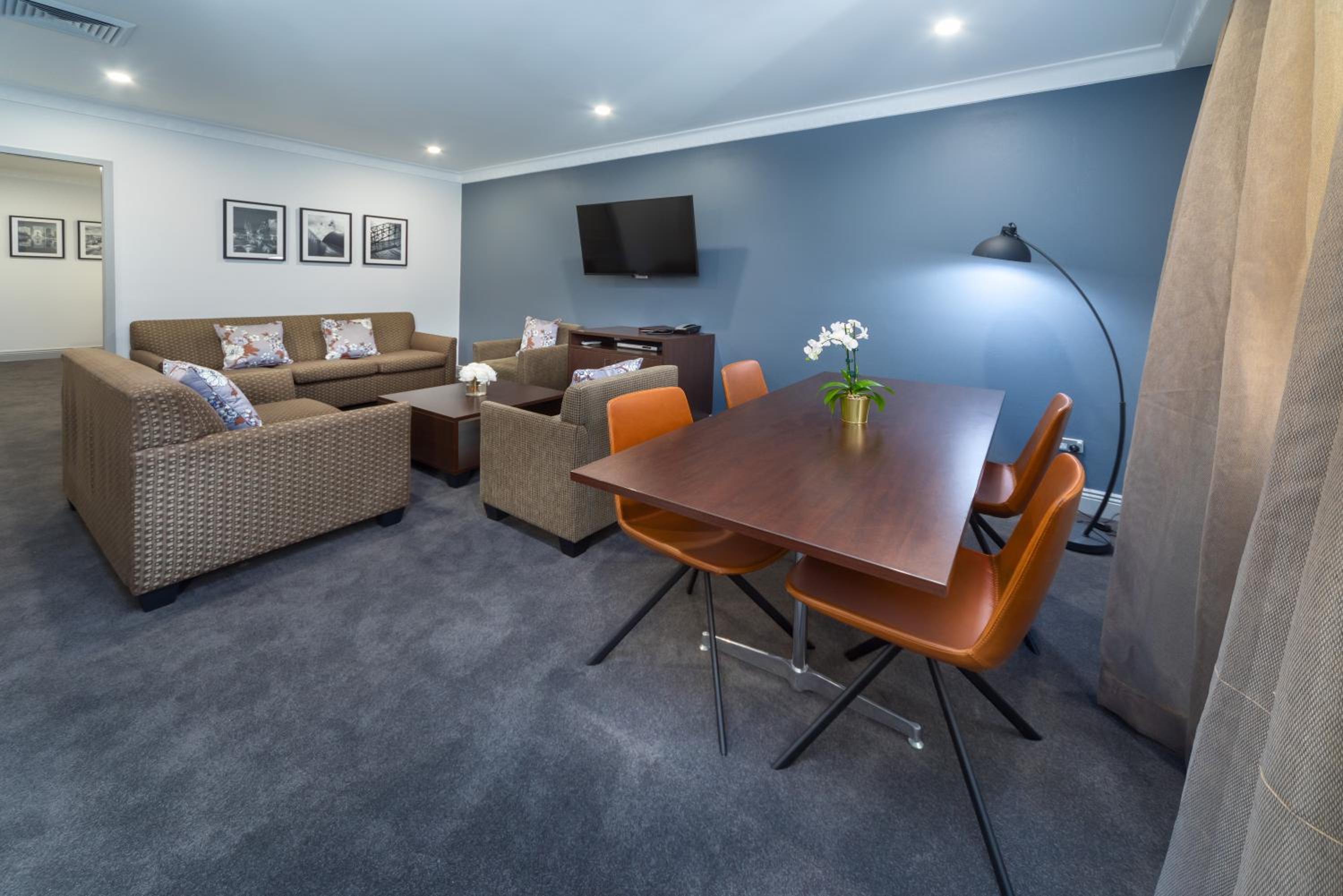 Two-Bedroom Apartment 401 (5 Adults)