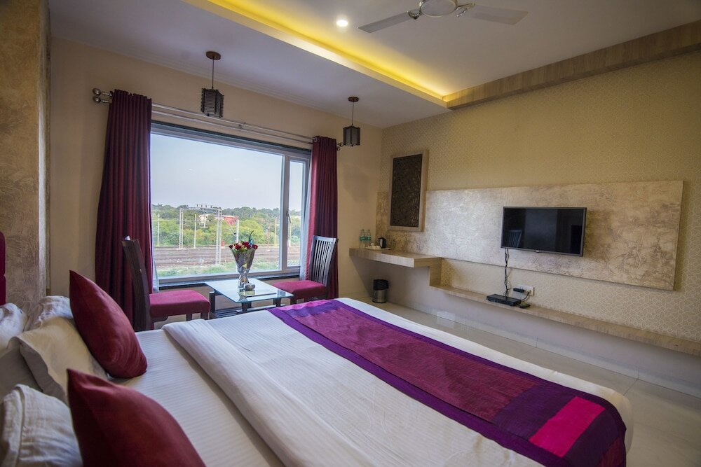 Deluxe Double or Twin Room