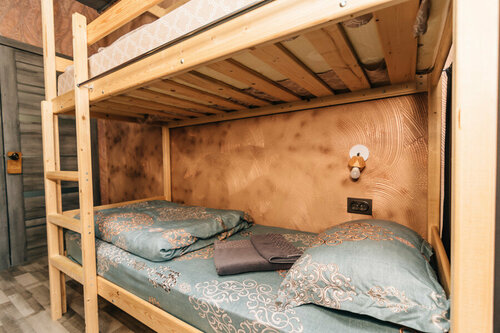 Четырехместный номер эконом-класса с общей ванной комнатой