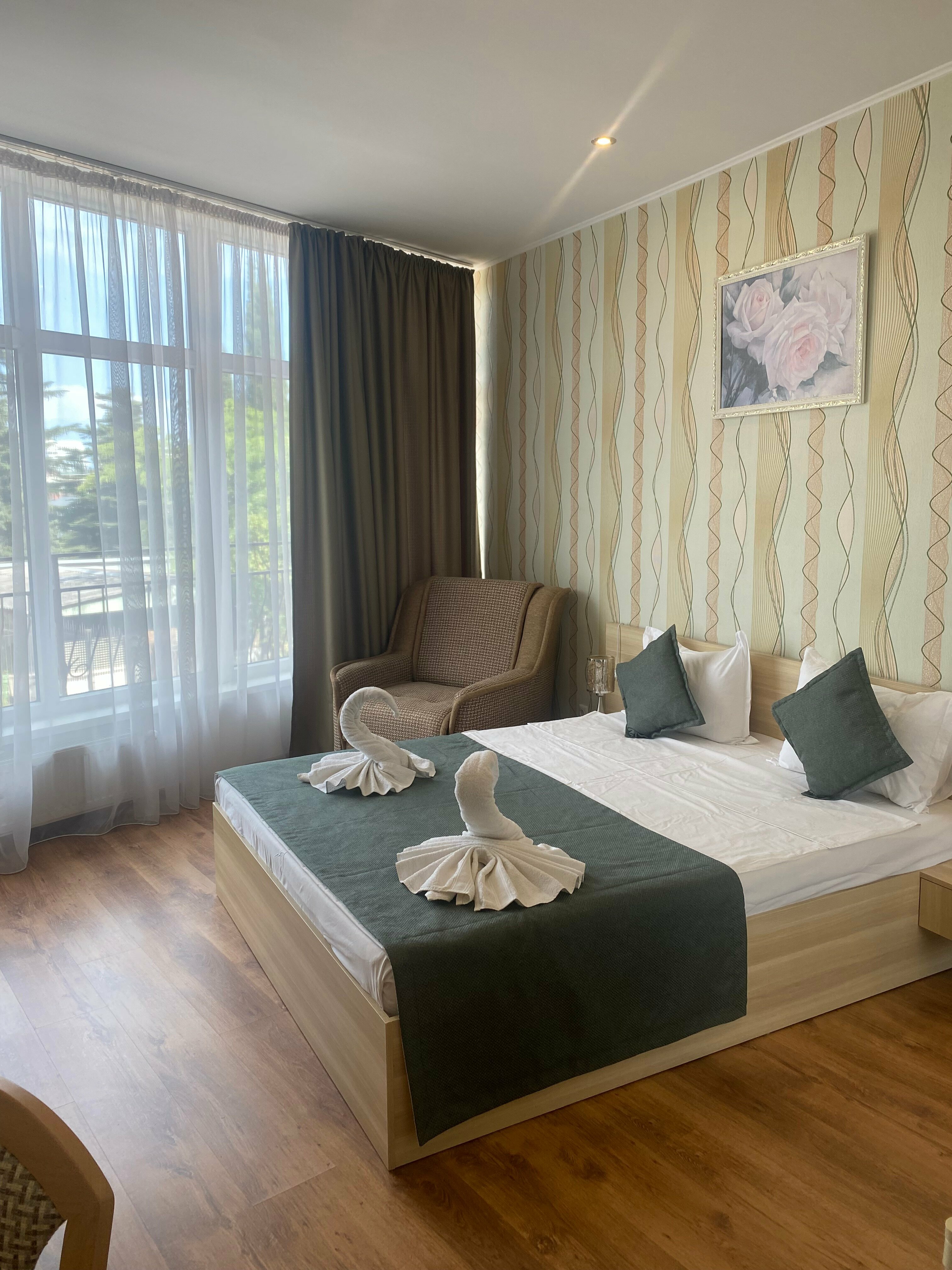 Трехместный номер «Комфорт» с душем