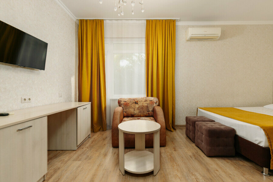 Трехместный номер с видом на город