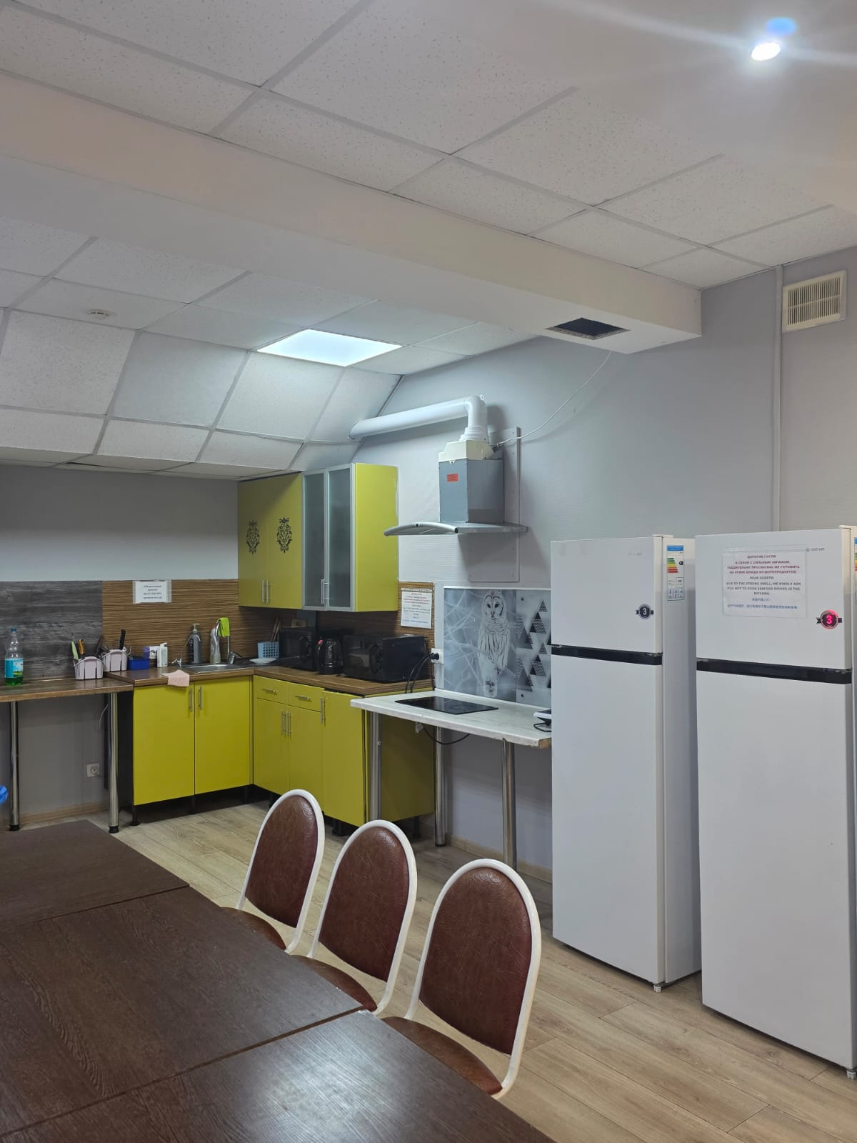 Двухместный номер с 2 отдельными кроватями и общей ванной комнатой