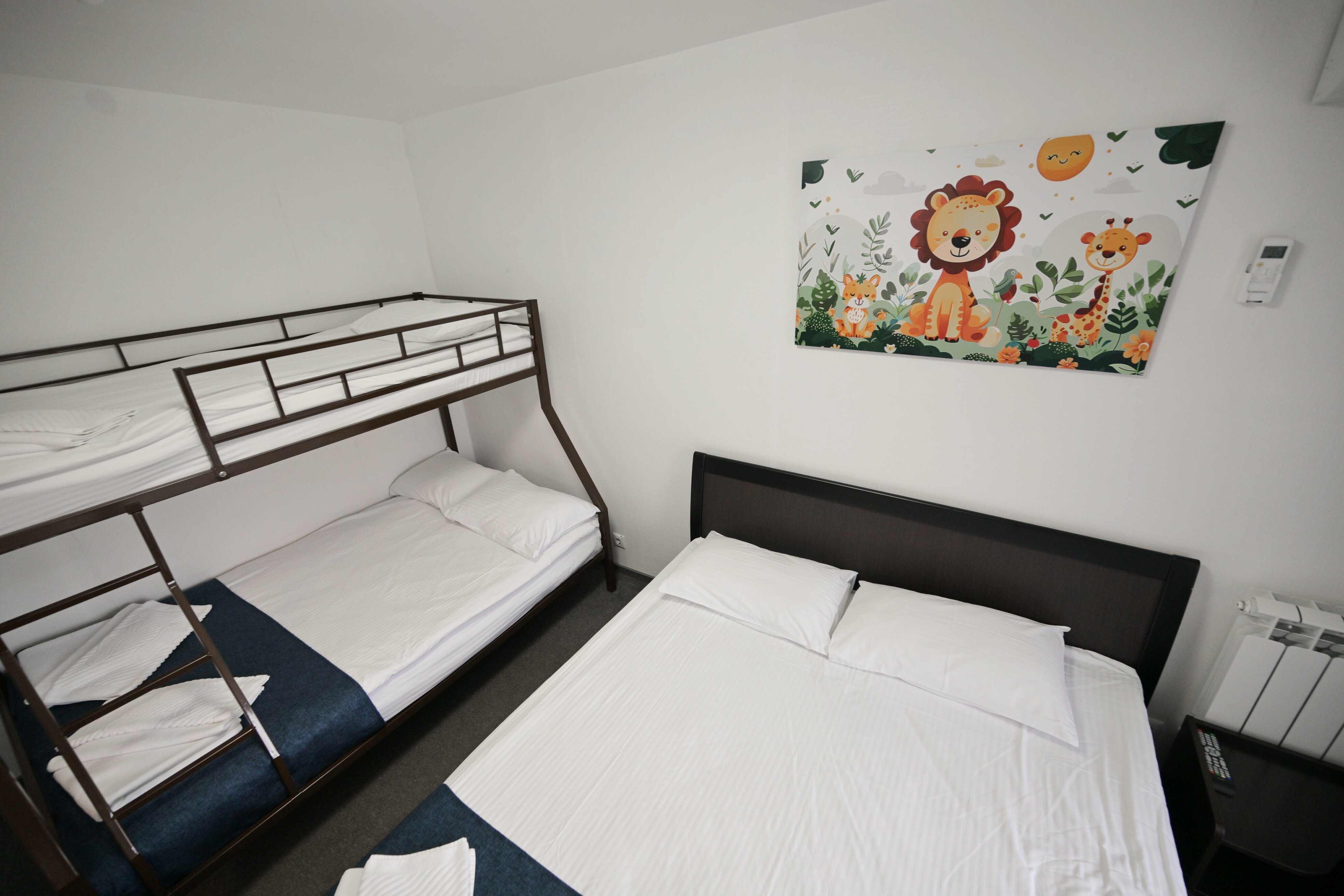 Cемейный номер с собственной ванной комнатой