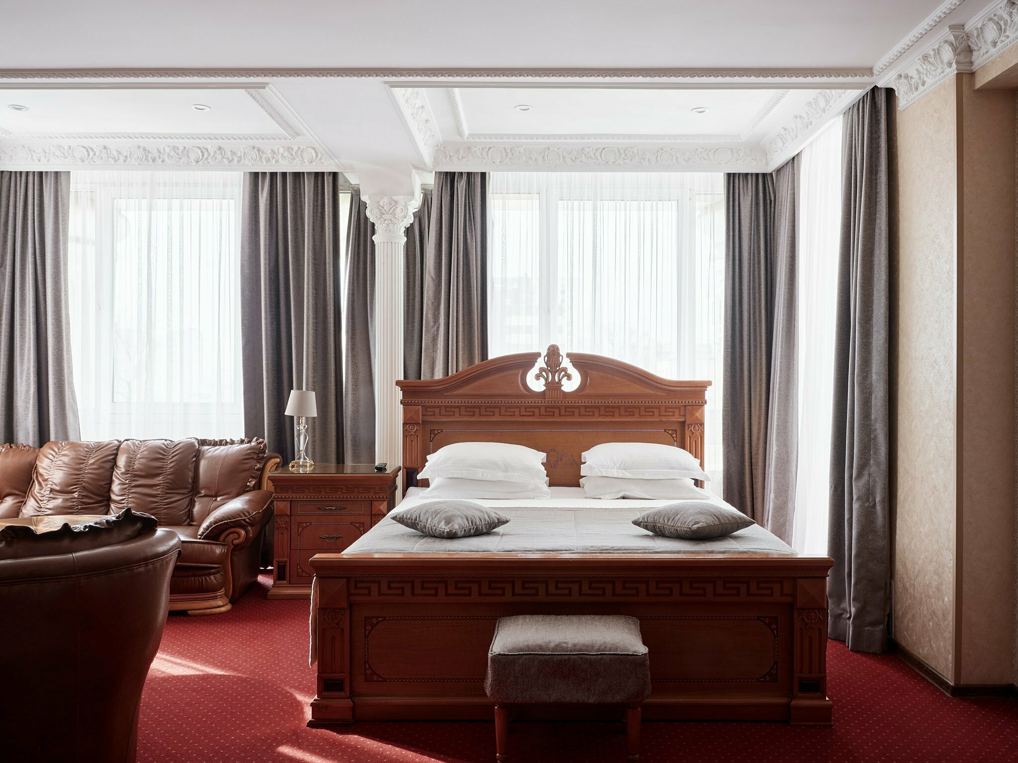 Джуниор Сюит