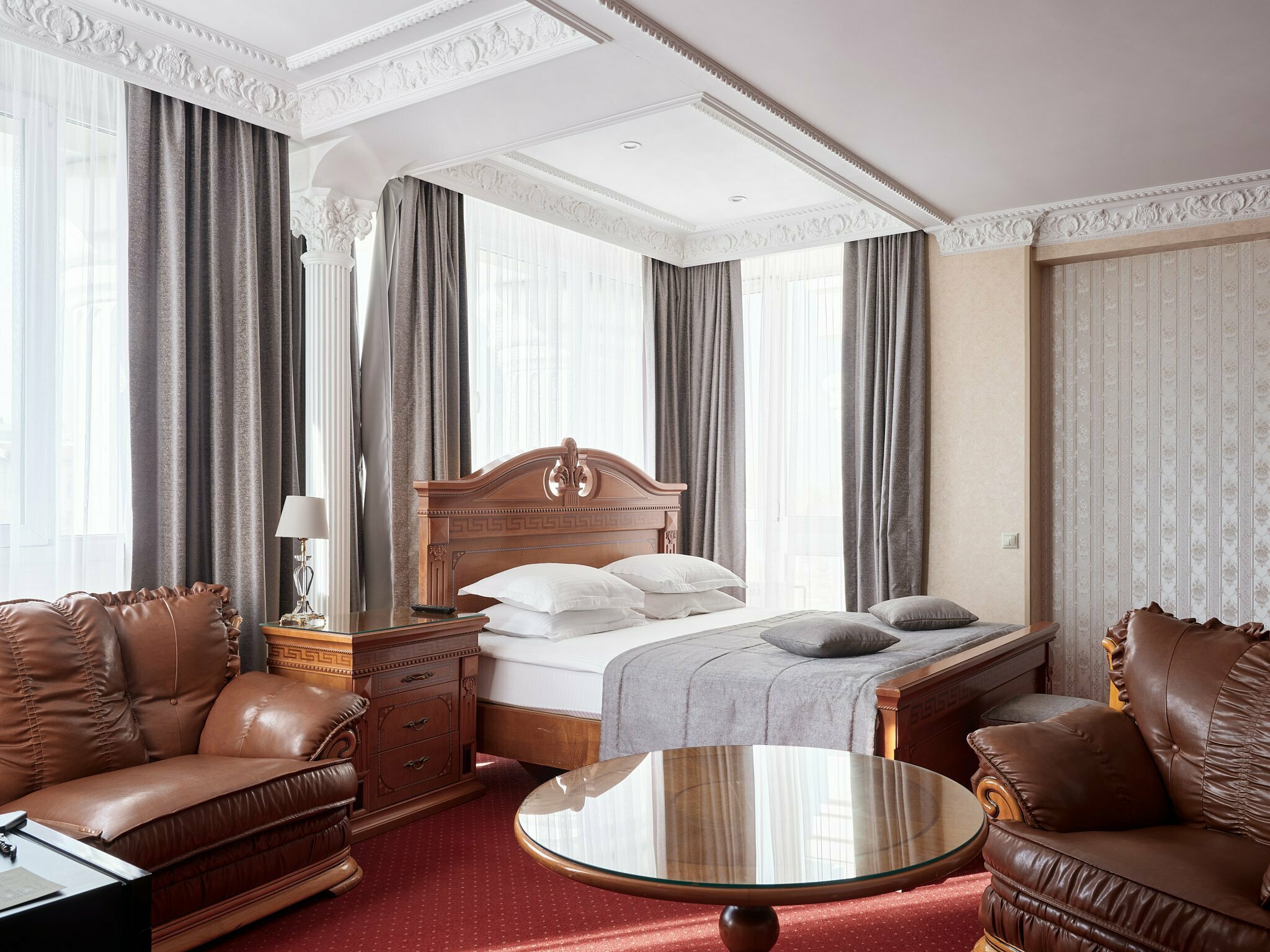 Джуниор Сюит