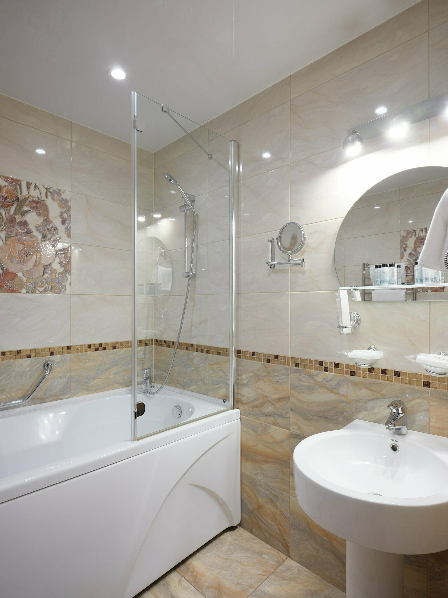 Джуниор Сюит