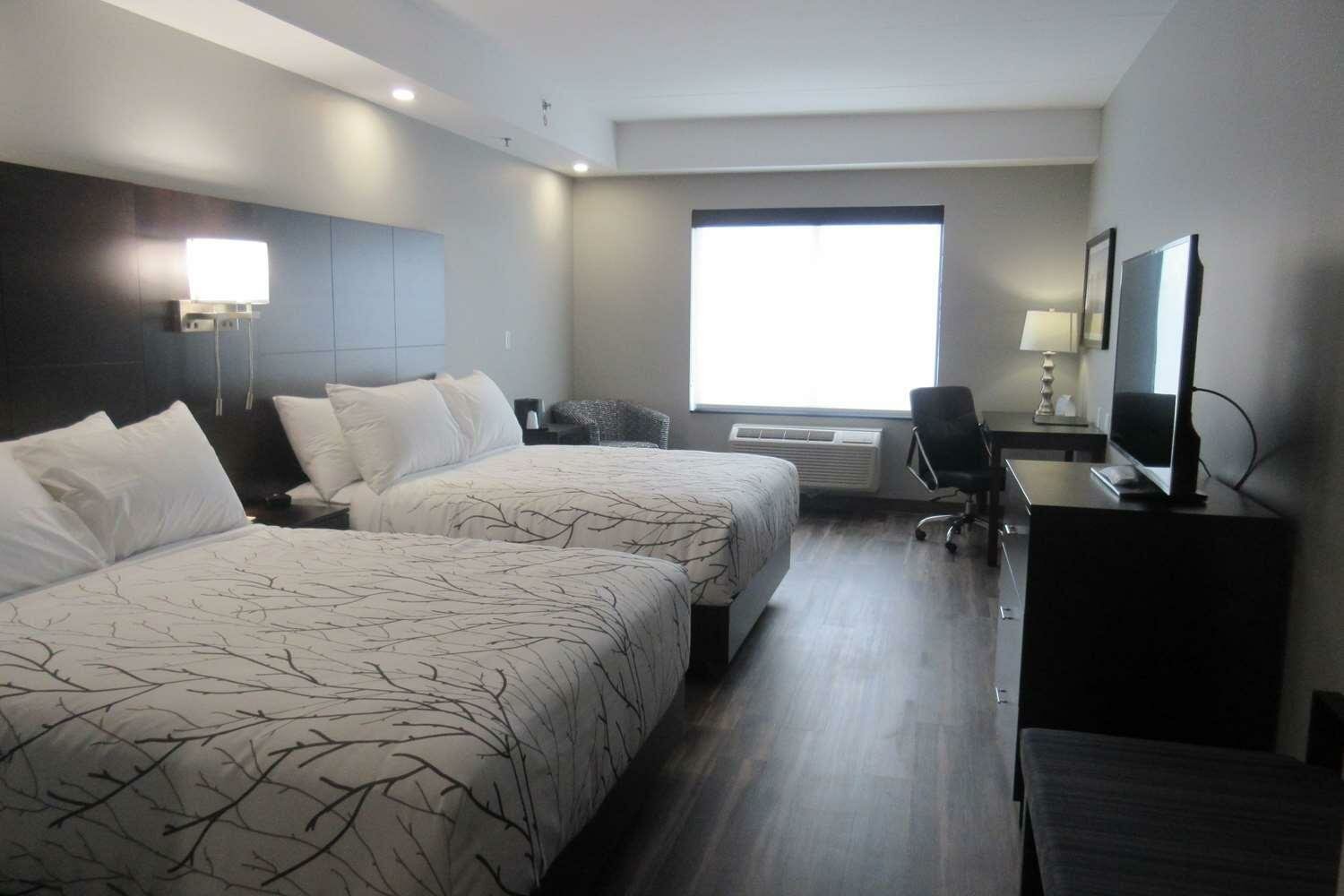 Queen Room with Two Queen Beds and Bath Tub - Disability Access