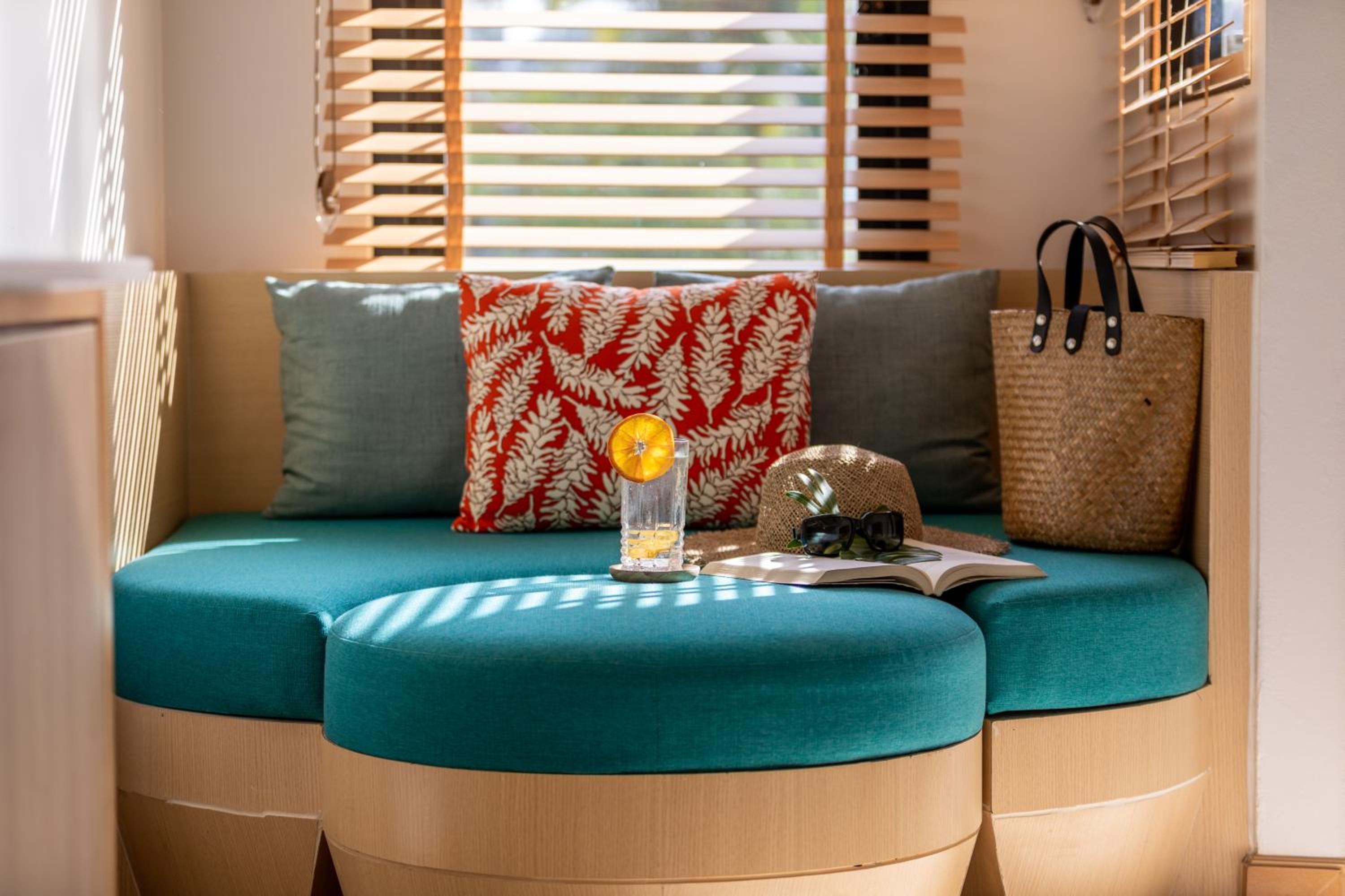 Superior Pool View 1 King