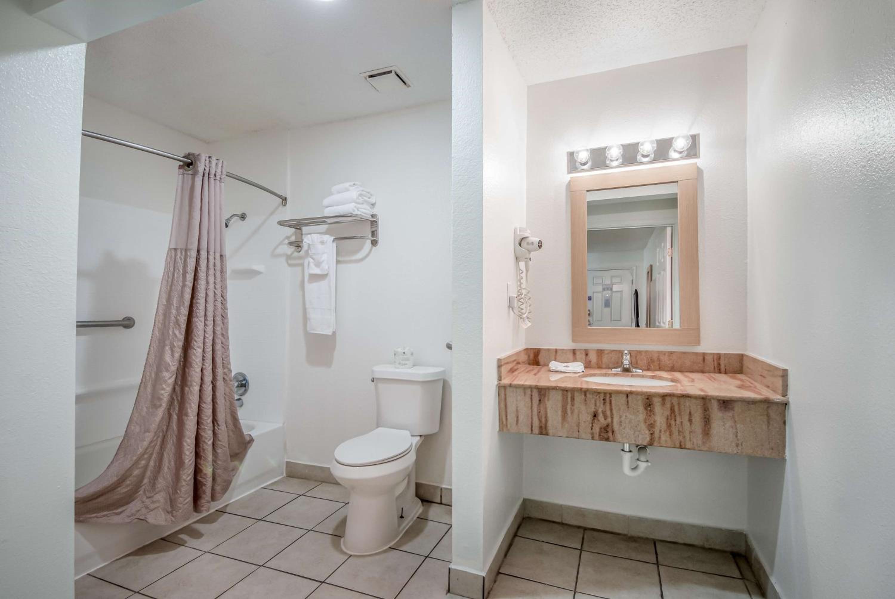 King Room with Roll-in Shower - Disability Access - Non-Smoking