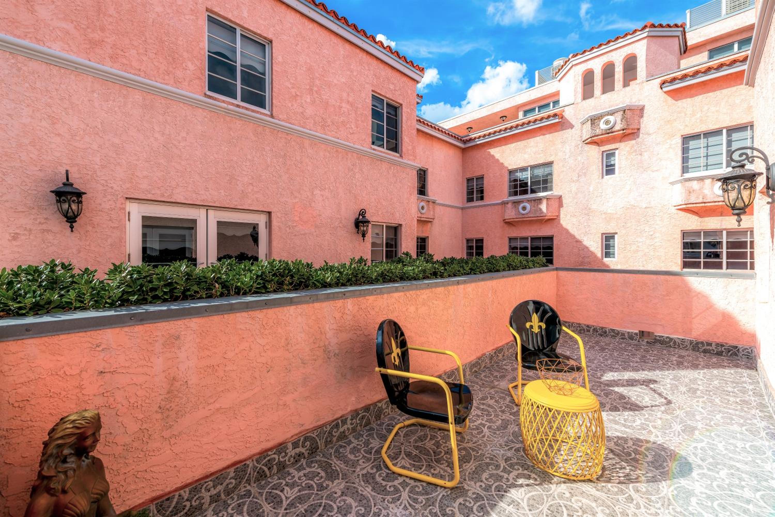 Junior Studio Suite with Balcony