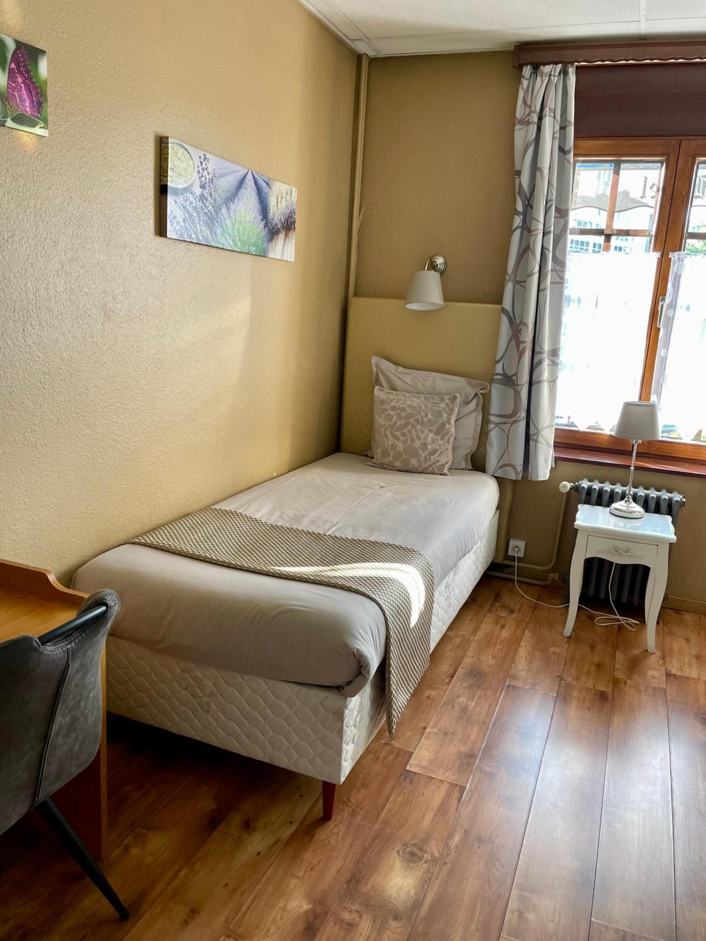 Single Room with Private External Bathroom