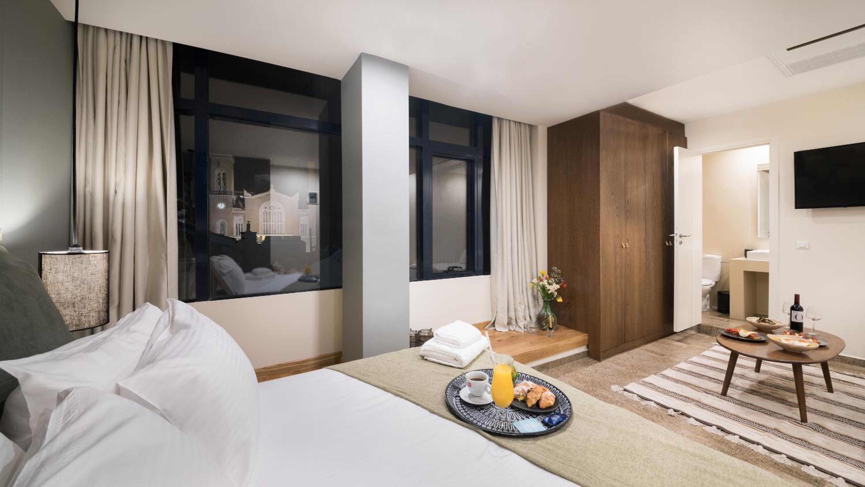 Senior Suite Metropolis View