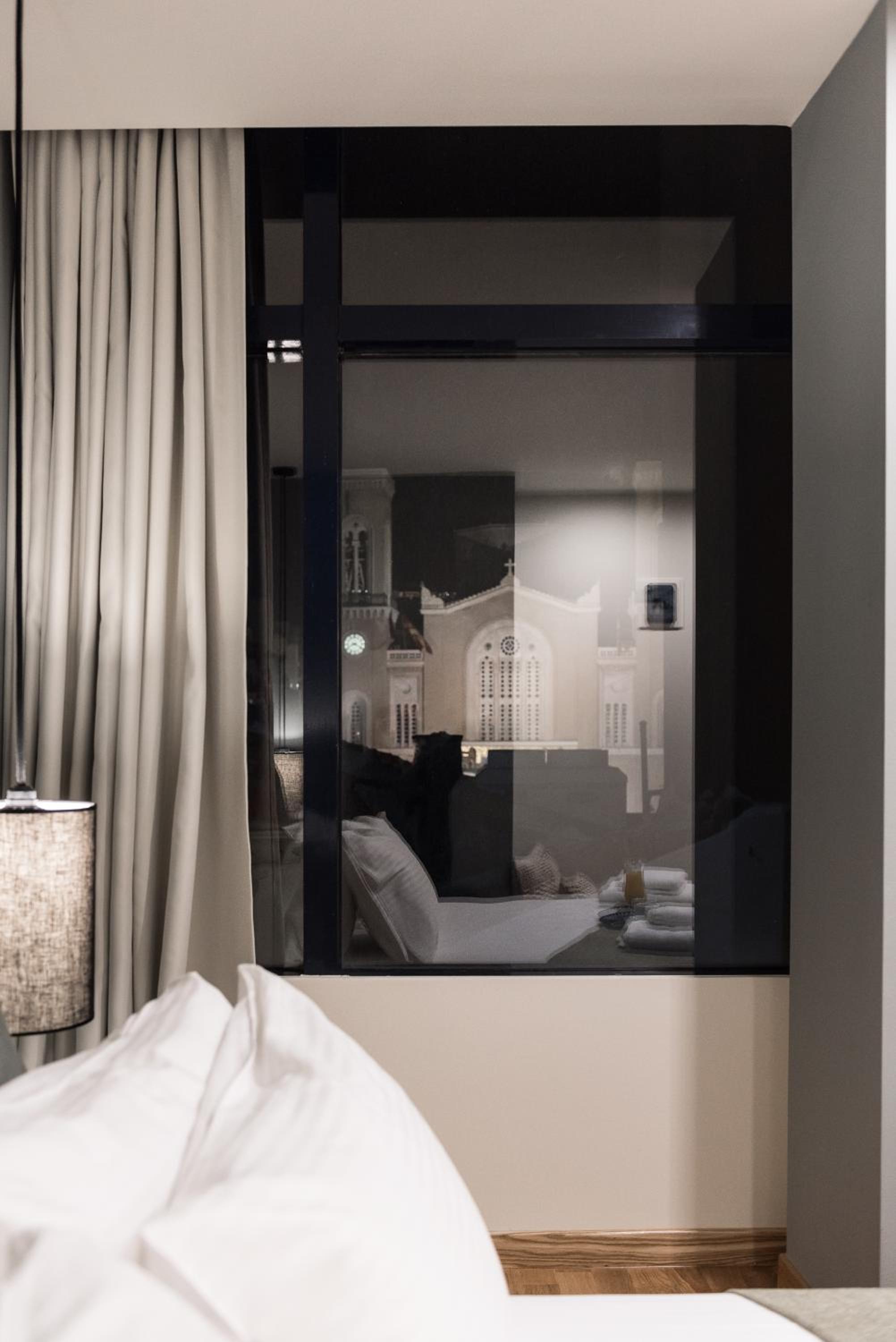 Senior Suite Metropolis View