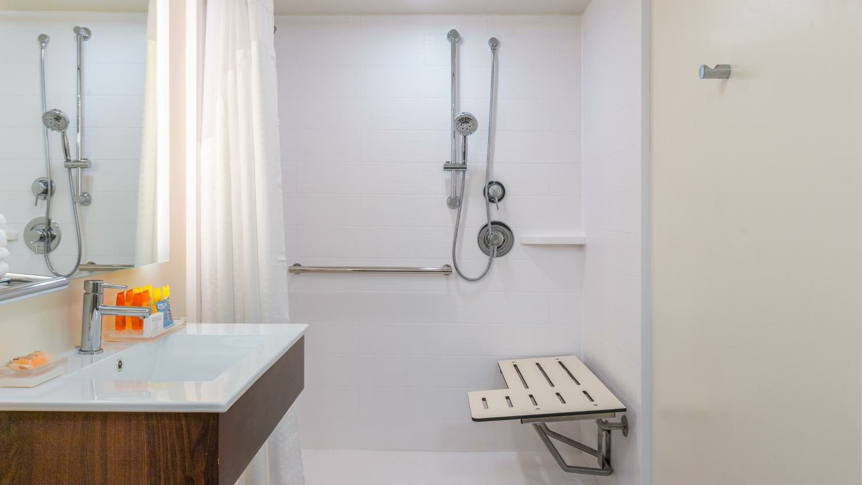 Queen Room with Two Queen Beds Hearing Accessible with Roll-In Shower - Non-Smoking