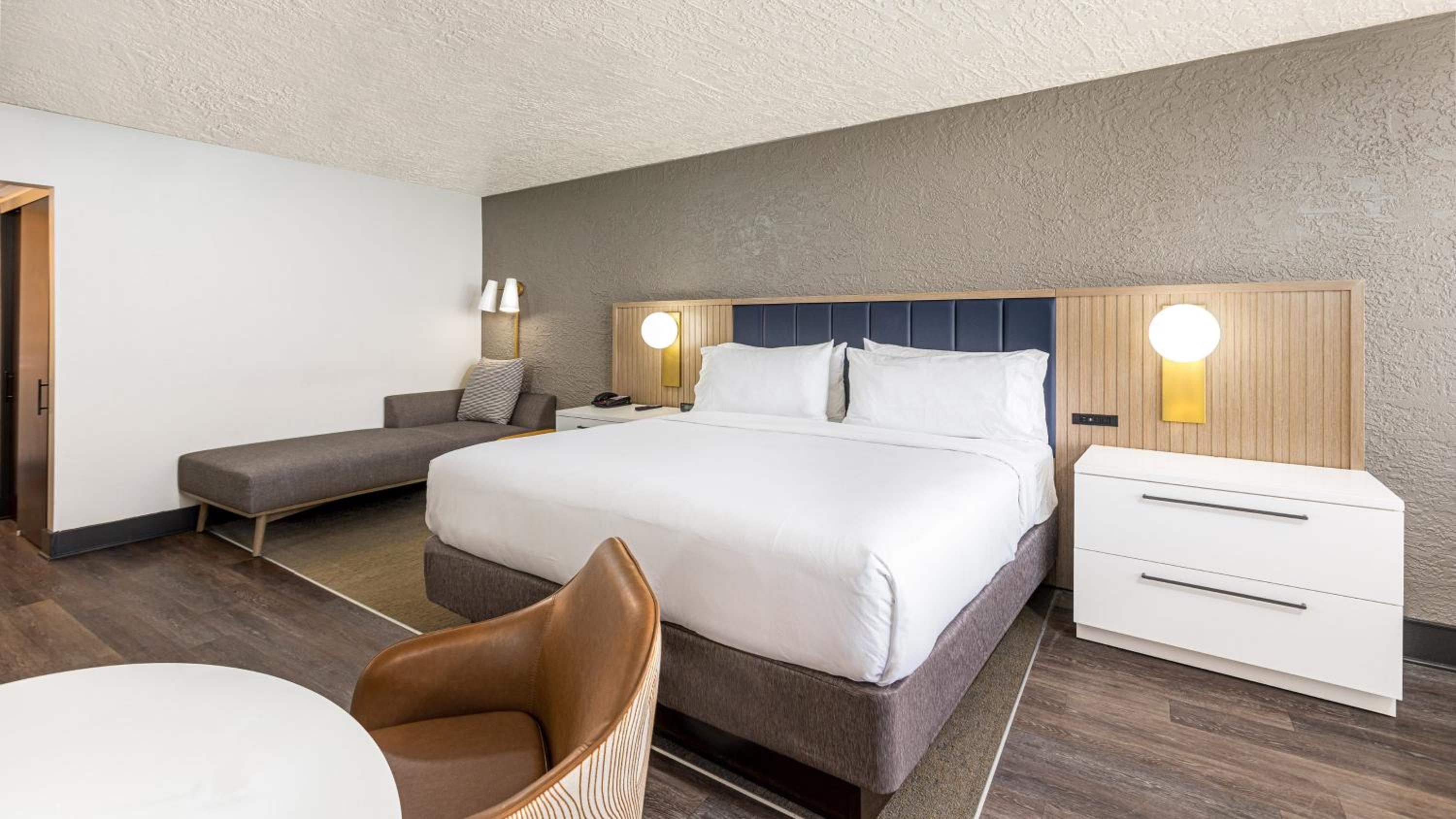 Standard King Room - Oceanfront/Top Floor