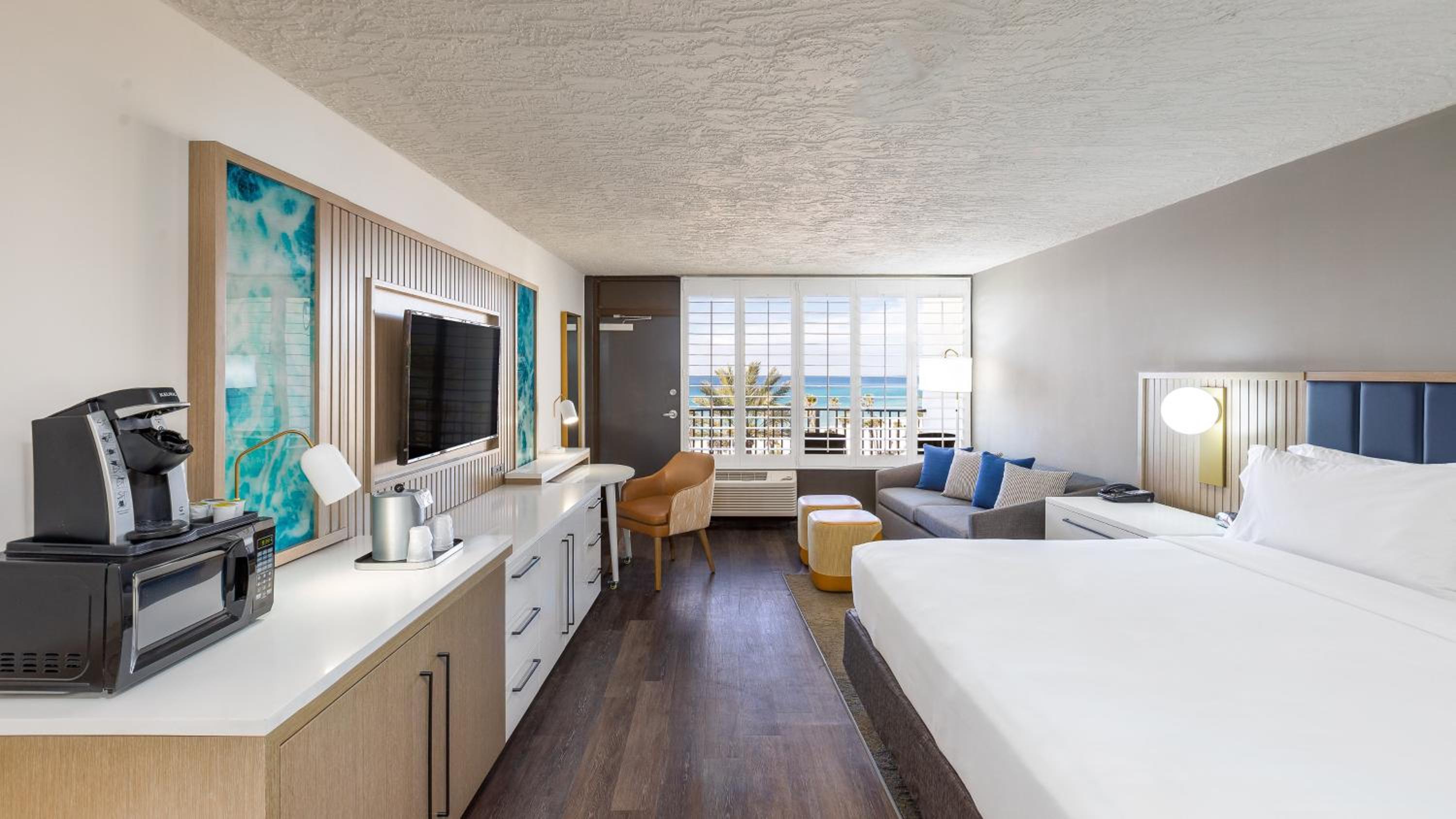 Standard King Room with Sofa Bed - Oceanfront