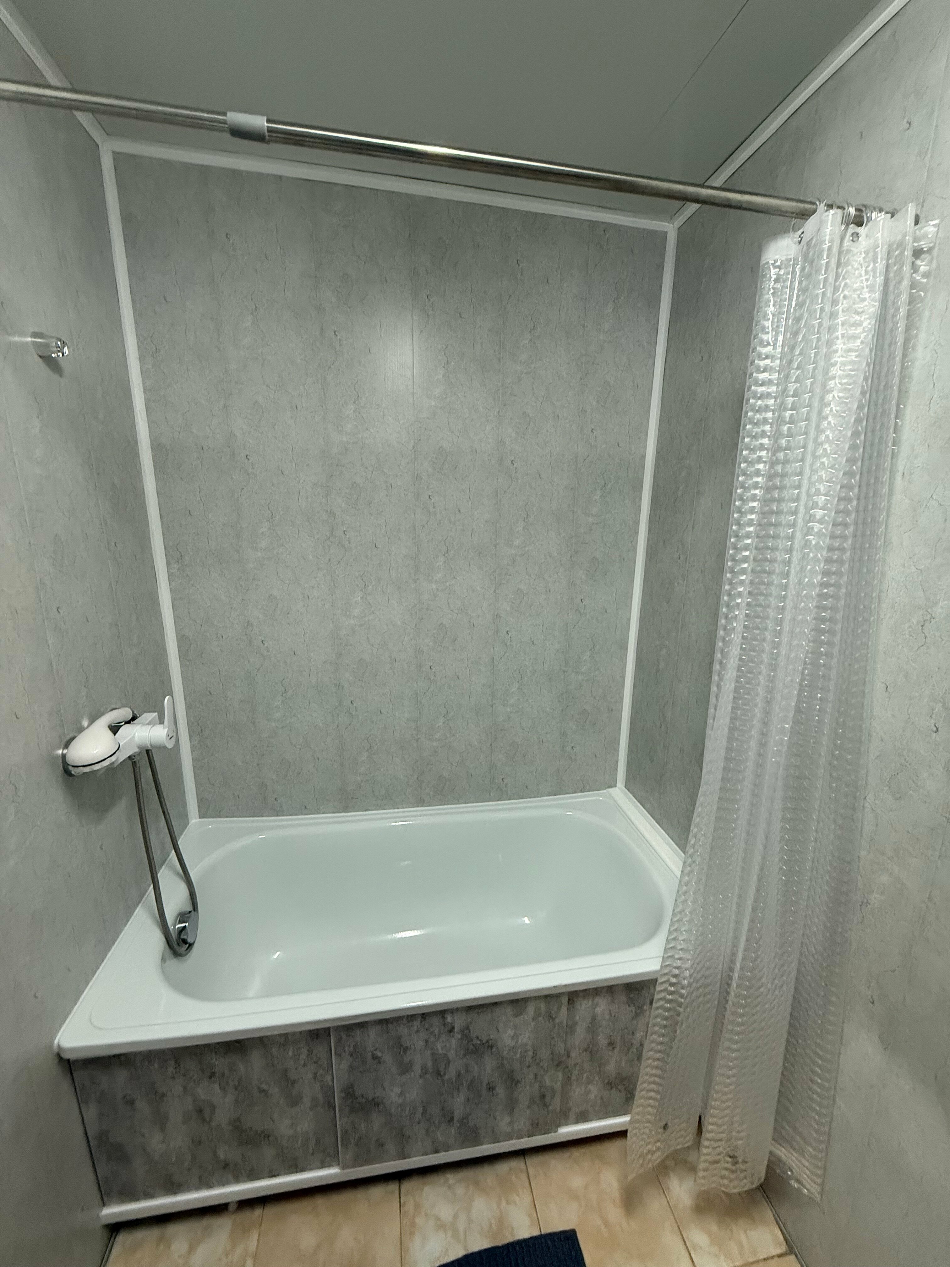 Спальное место на двухъярусной кровати в общем номере для мужчин и женщин