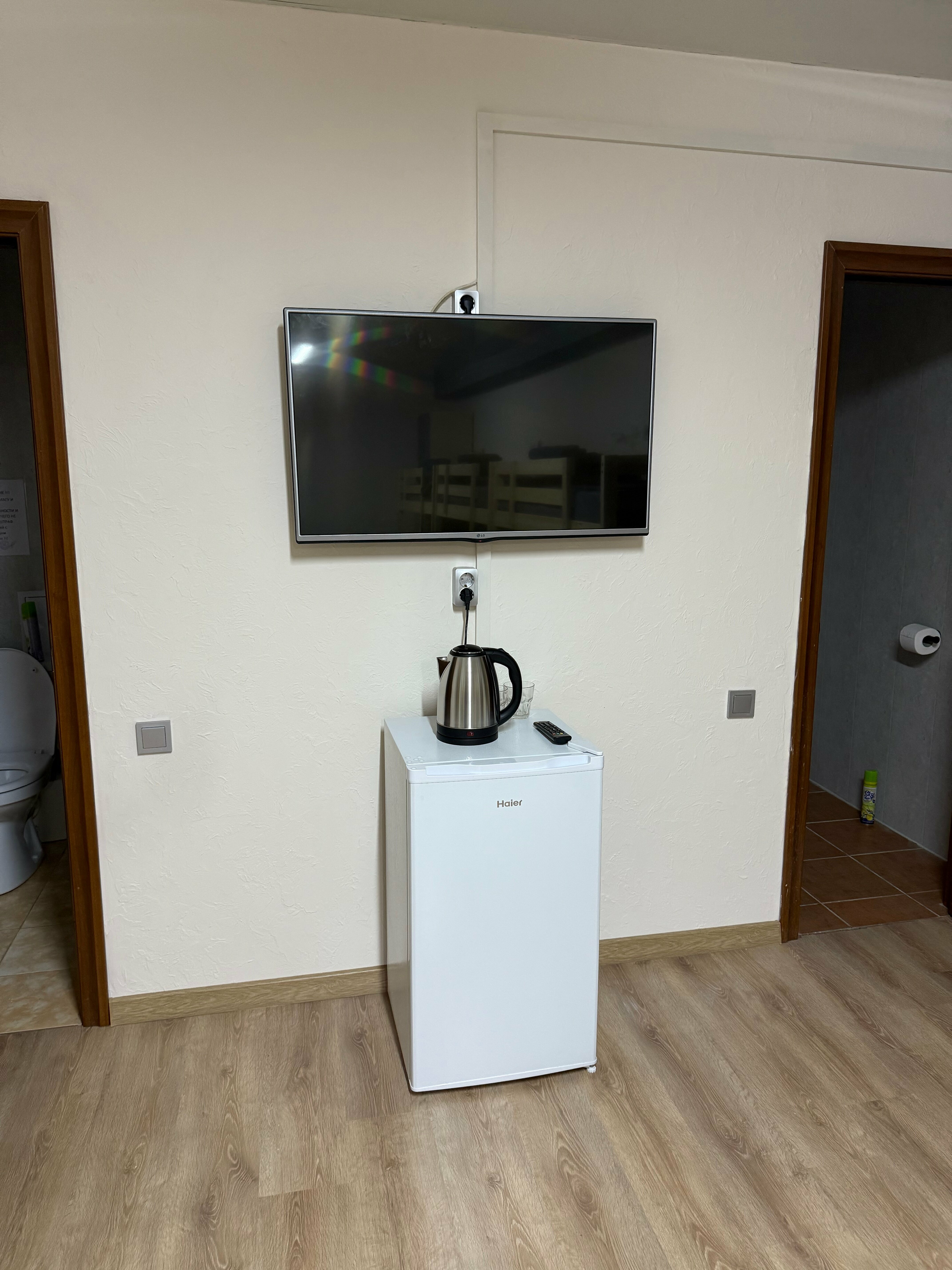 Спальное место на двухъярусной кровати в общем номере для мужчин и женщин