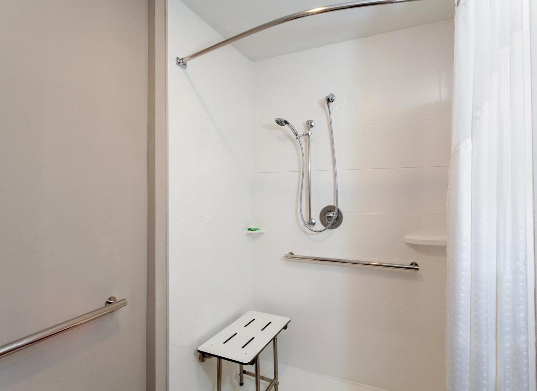 Executive King Room - Mobility Access Roll in Shower/Non-Smoking