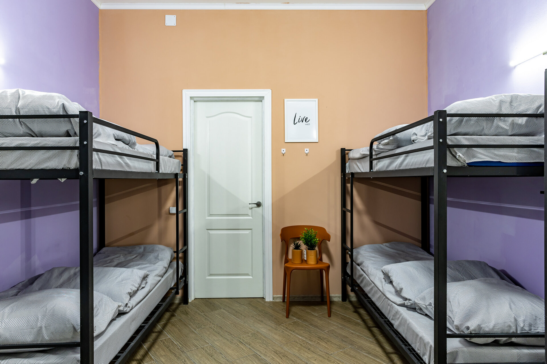 Кровать в общем 8-местном номере